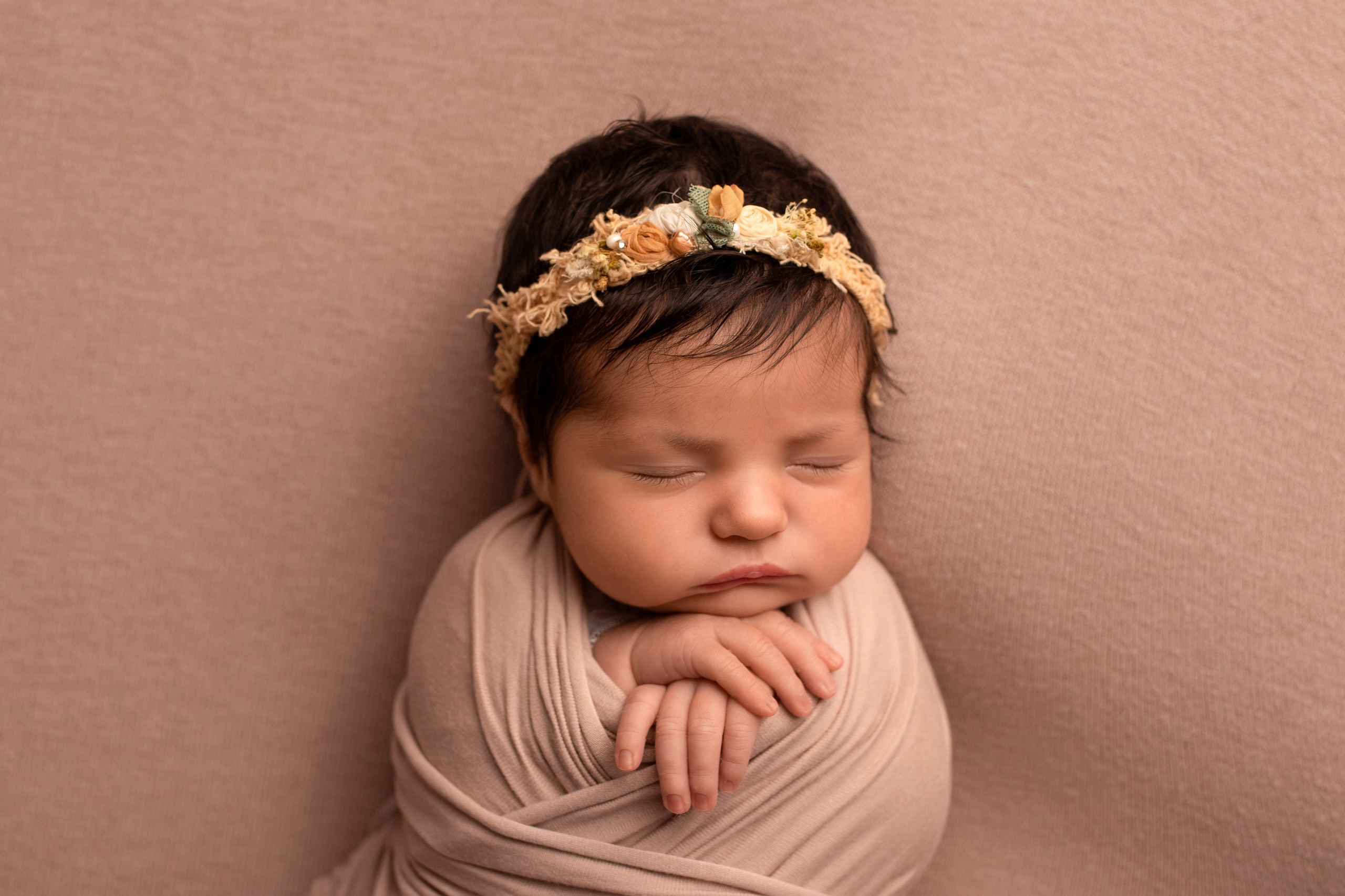 Красивые фотографии малышей у Вас дома. Фотограф новорождённых в Санкт-Петербурге Лилия Яковлева