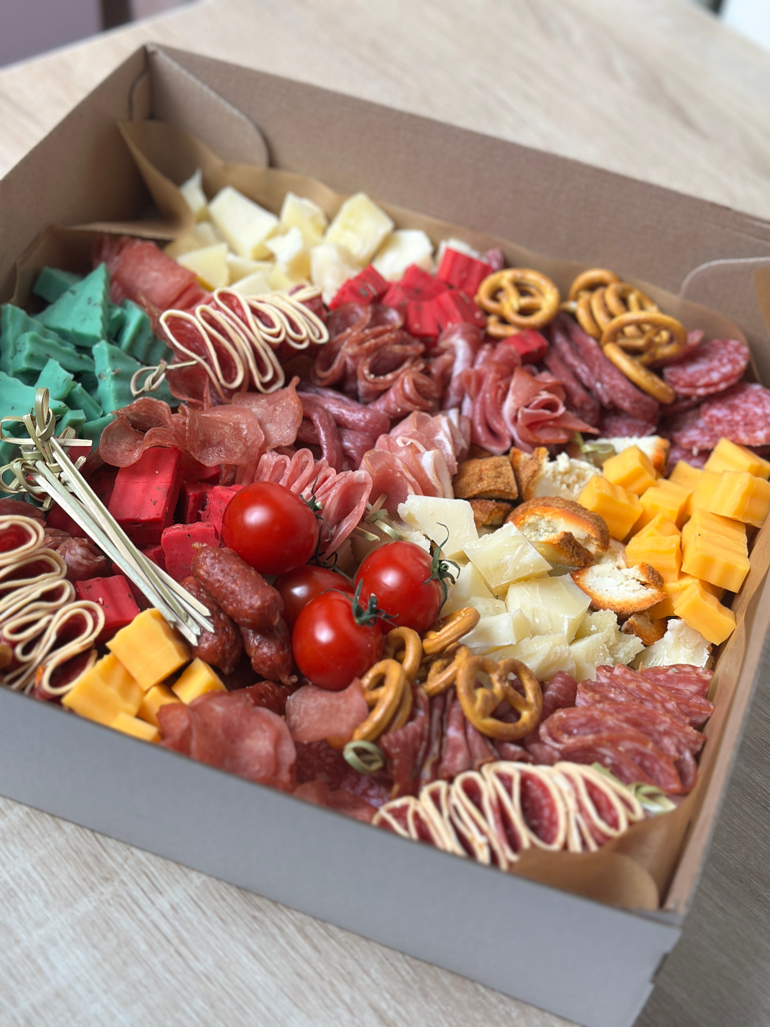 ГастроБоксы. Выездной кейтеринг, съедобные букеты, торты и сладости на заказ