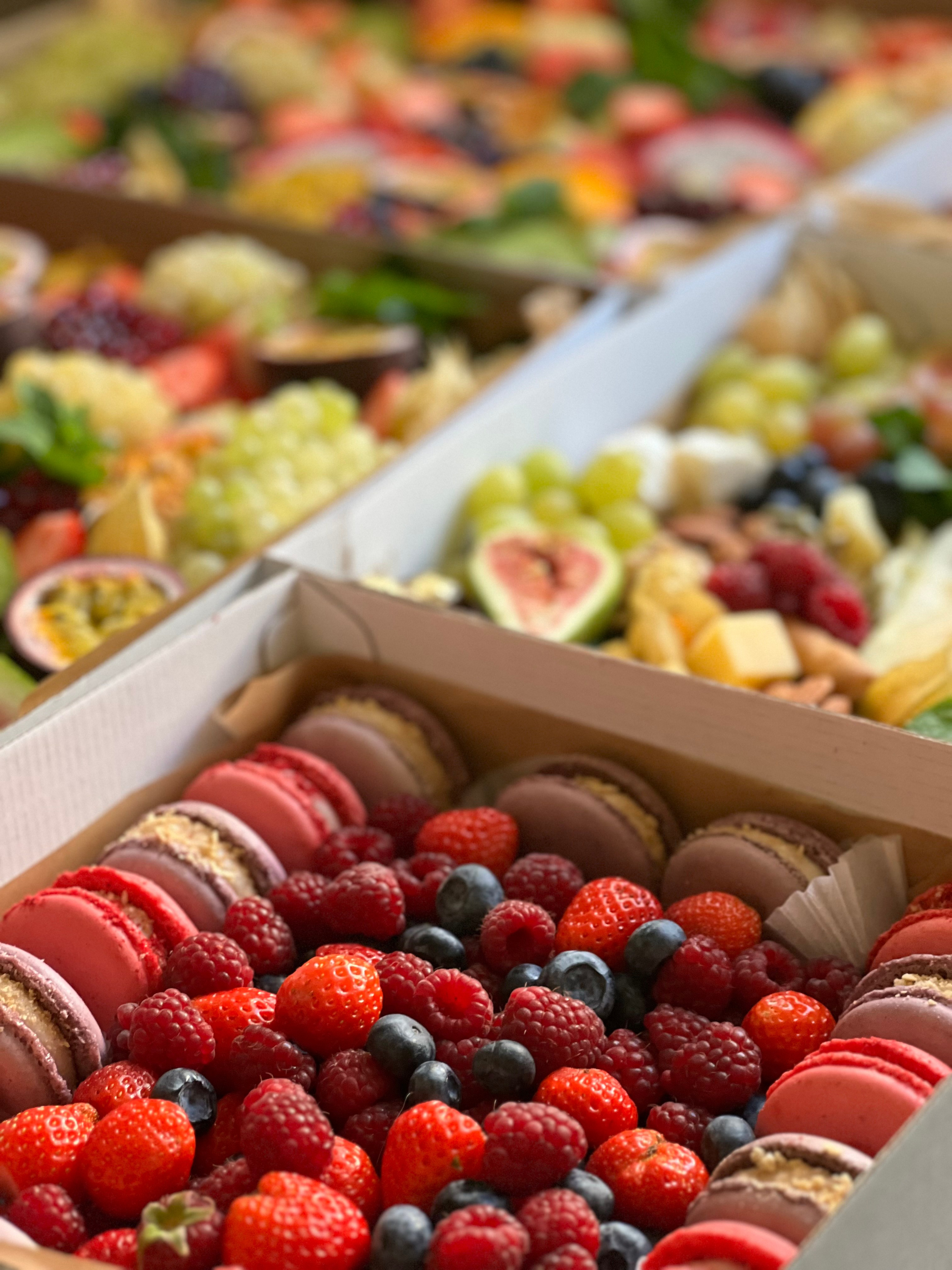 ГастроБоксы. Выездной кейтеринг, съедобные букеты, торты и сладости на заказ