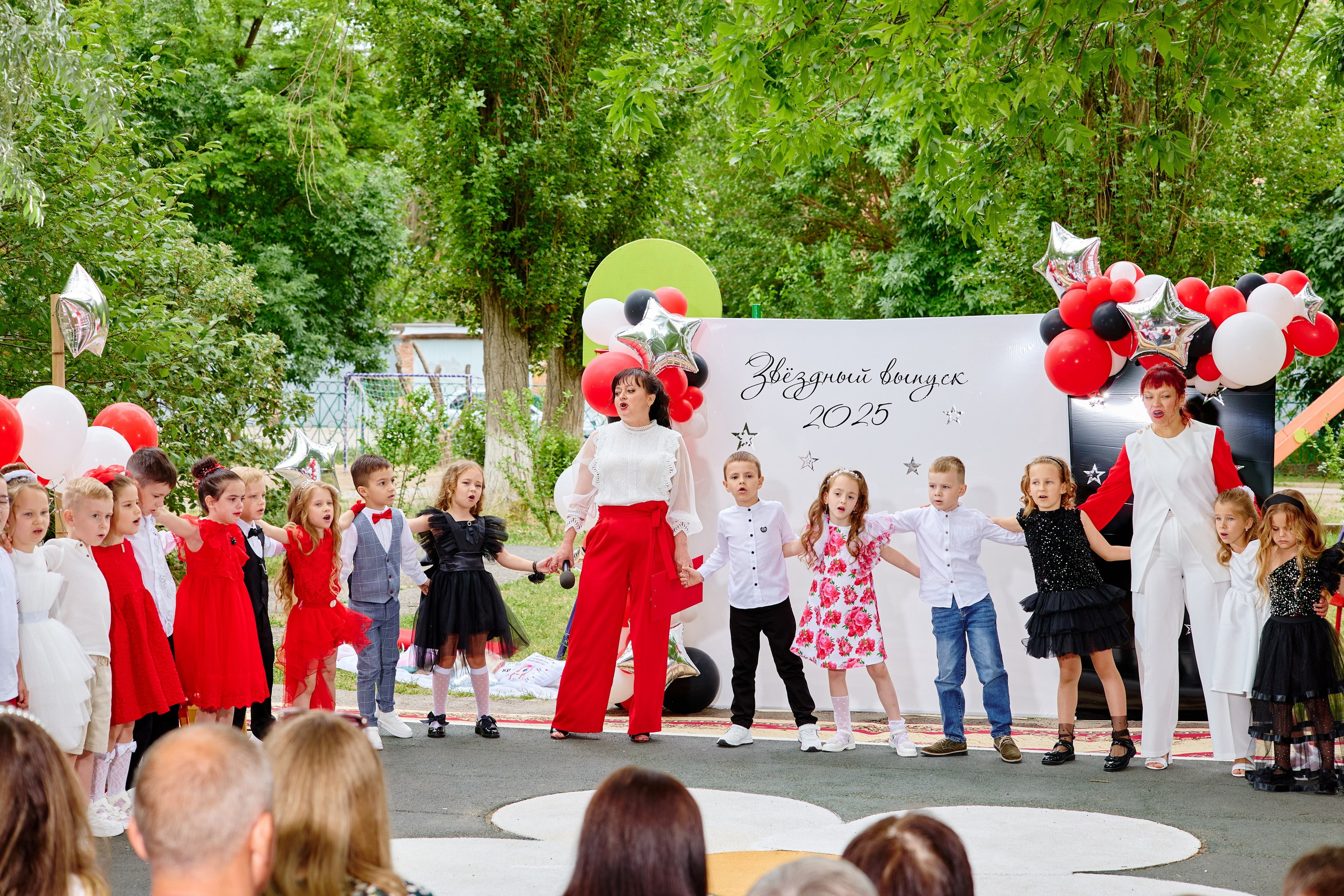 Выпускной 45 сад. Фотограф Выпускные альбомы Таганрог Сергей Коробченко