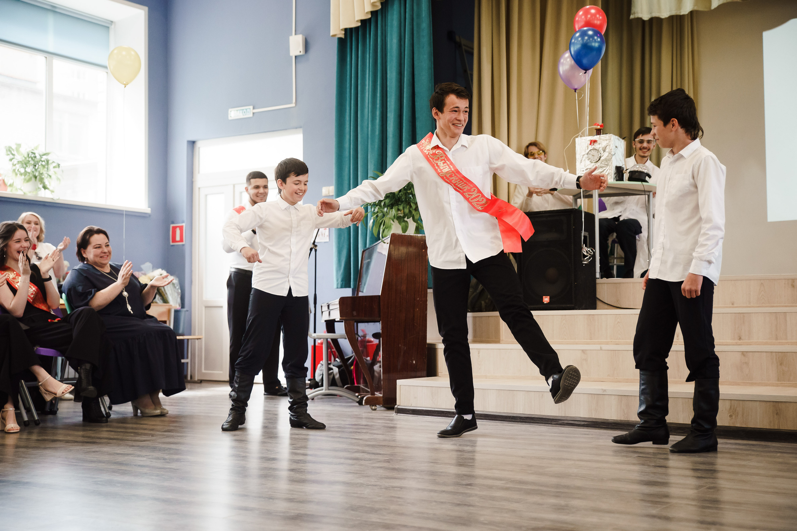 Последний звонок — 18 школа г. Ярославль. Репортажный фотограф Сергей Сажин г. Ярославль