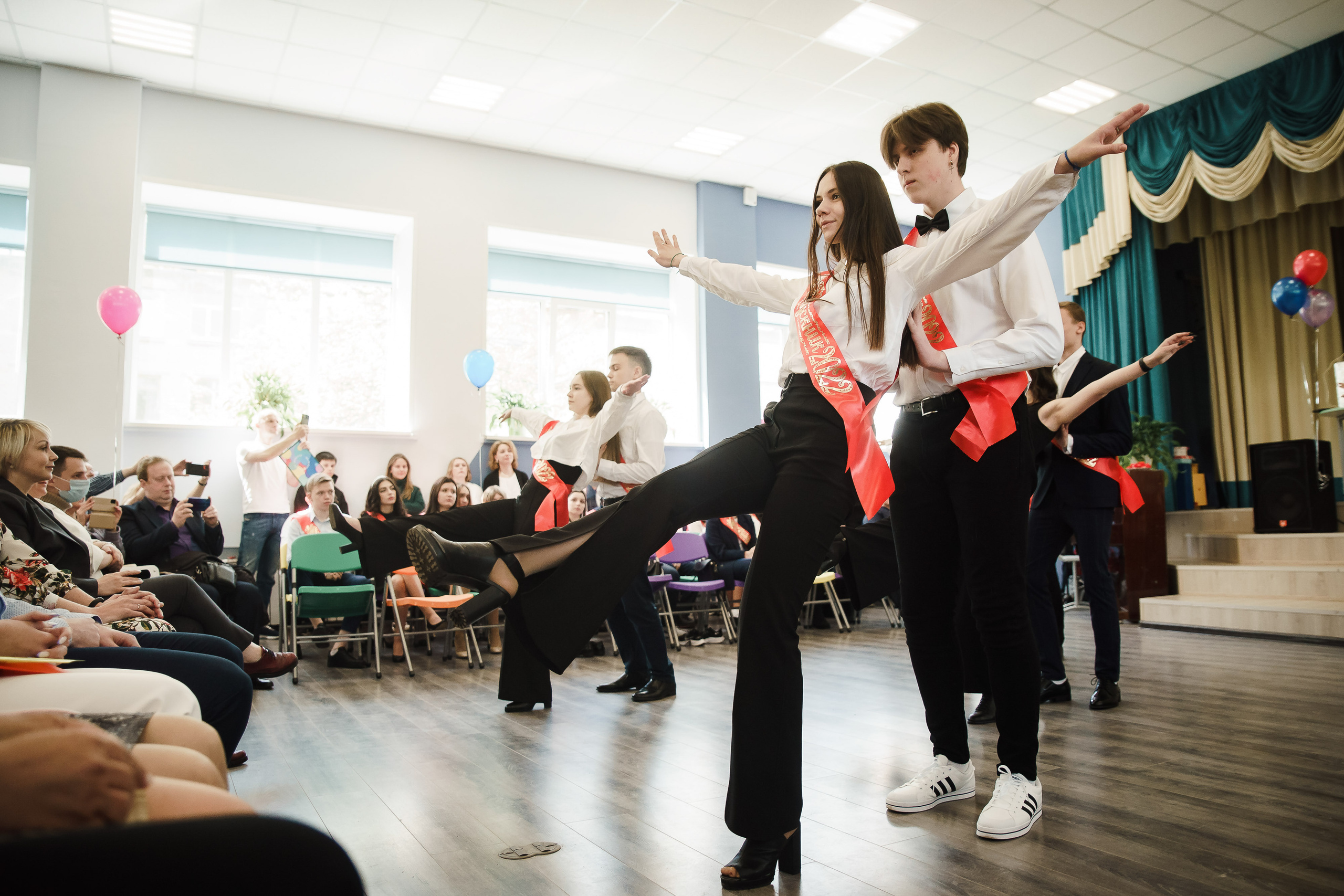 Последний звонок — 18 школа г. Ярославль. Репортажный фотограф Сергей Сажин г. Ярославль