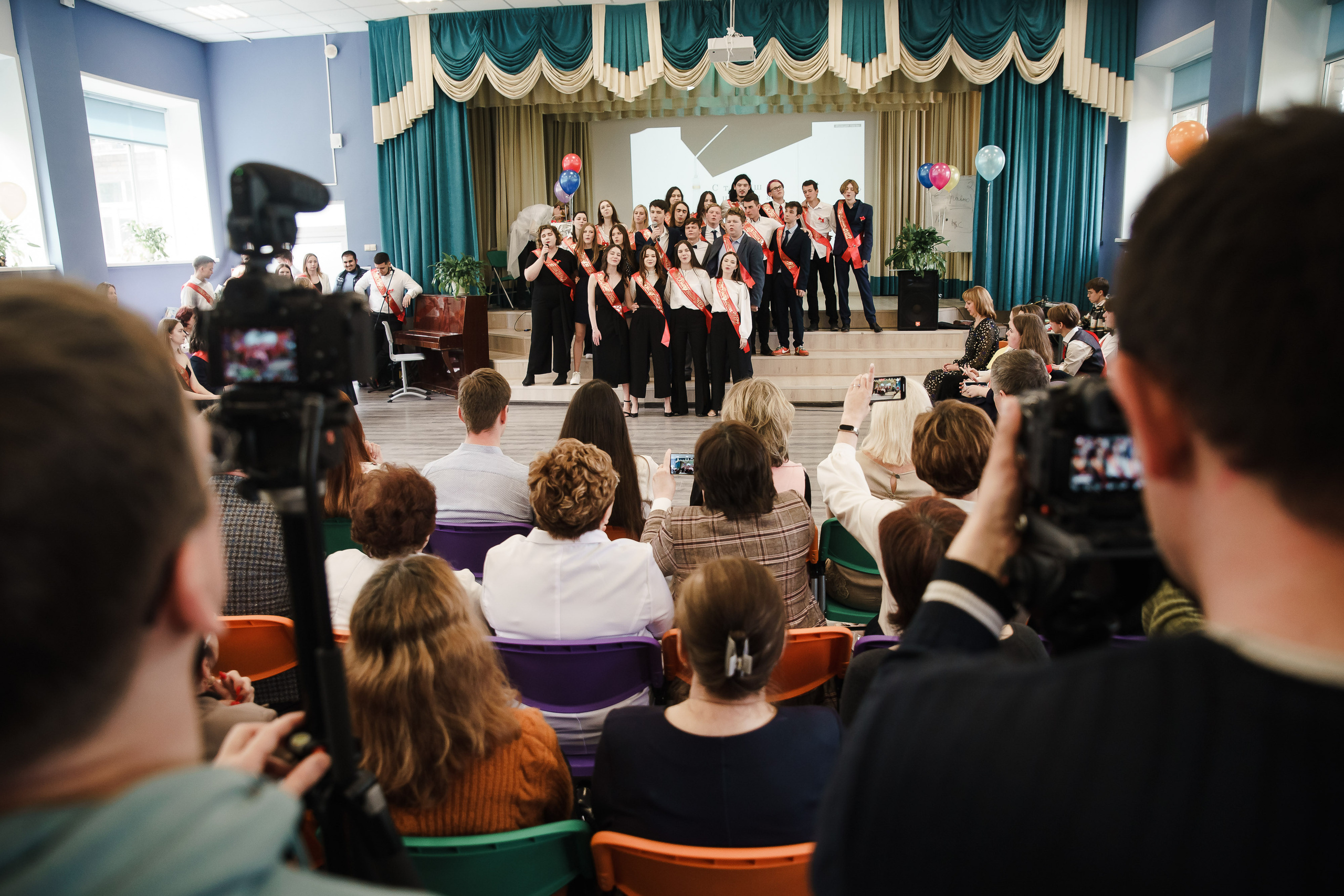 Последний звонок — 18 школа г. Ярославль. Репортажный фотограф Сергей Сажин г. Ярославль