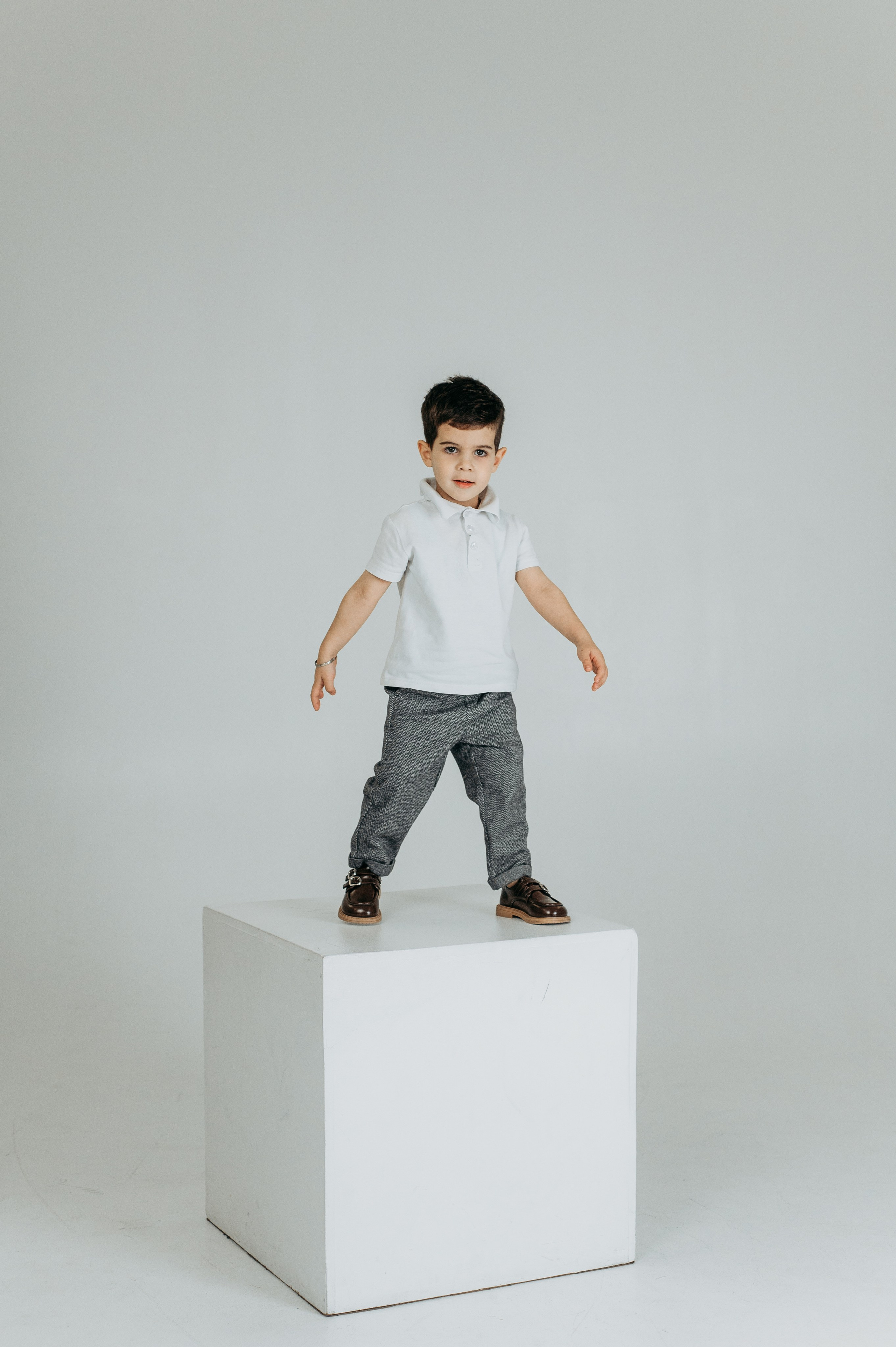 Семейная фотосессия на циклораме. Семейный и свадебный фотограф в Санкт-Петербурге Юлия Мельникова