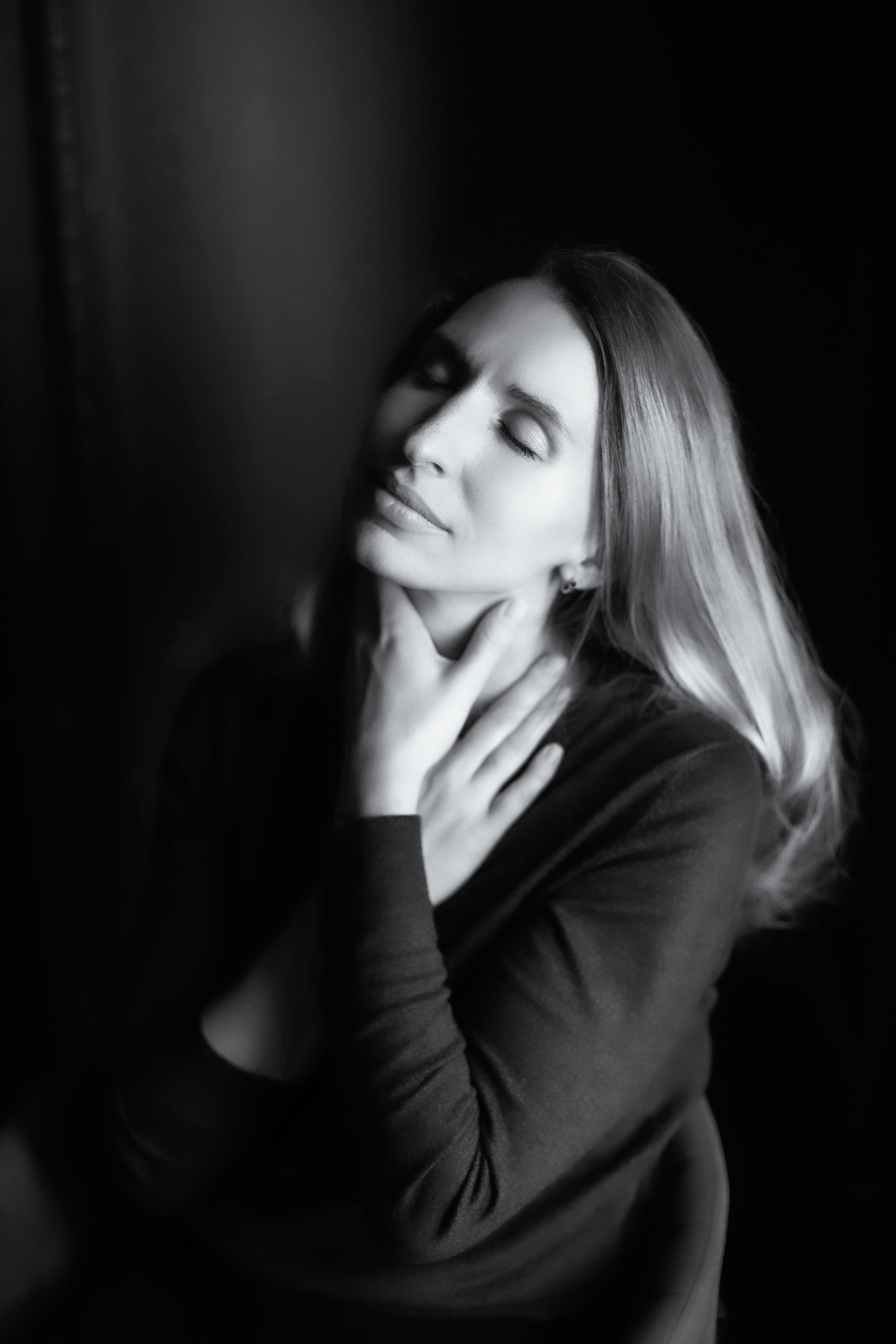 Студийный портрет молодой женщины, мягкий свет, портретный фотограф Ирина Подборская, Санкт-Петербург