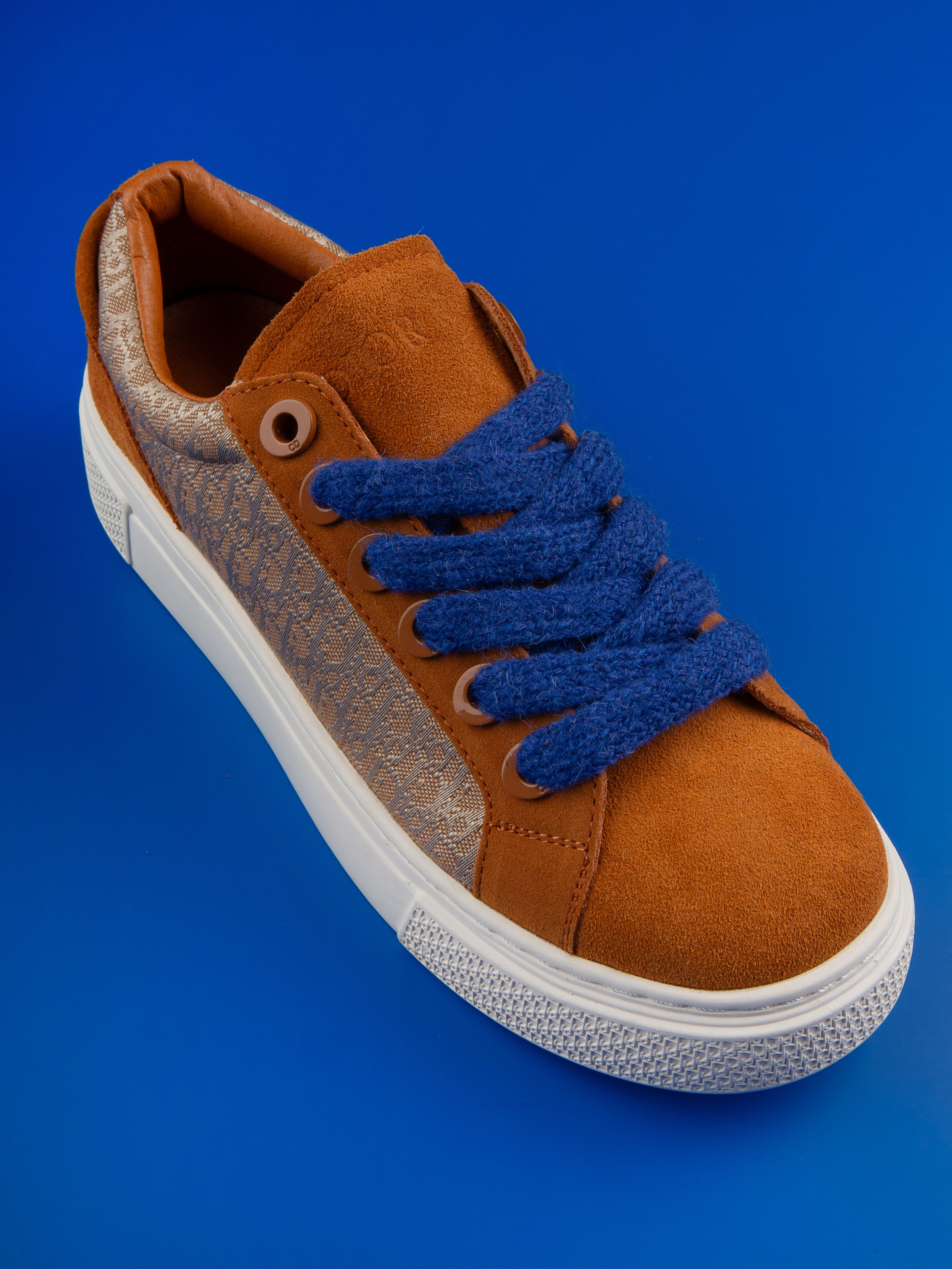 Обувь на цветных фонах. Фотограф Мария Кольцова