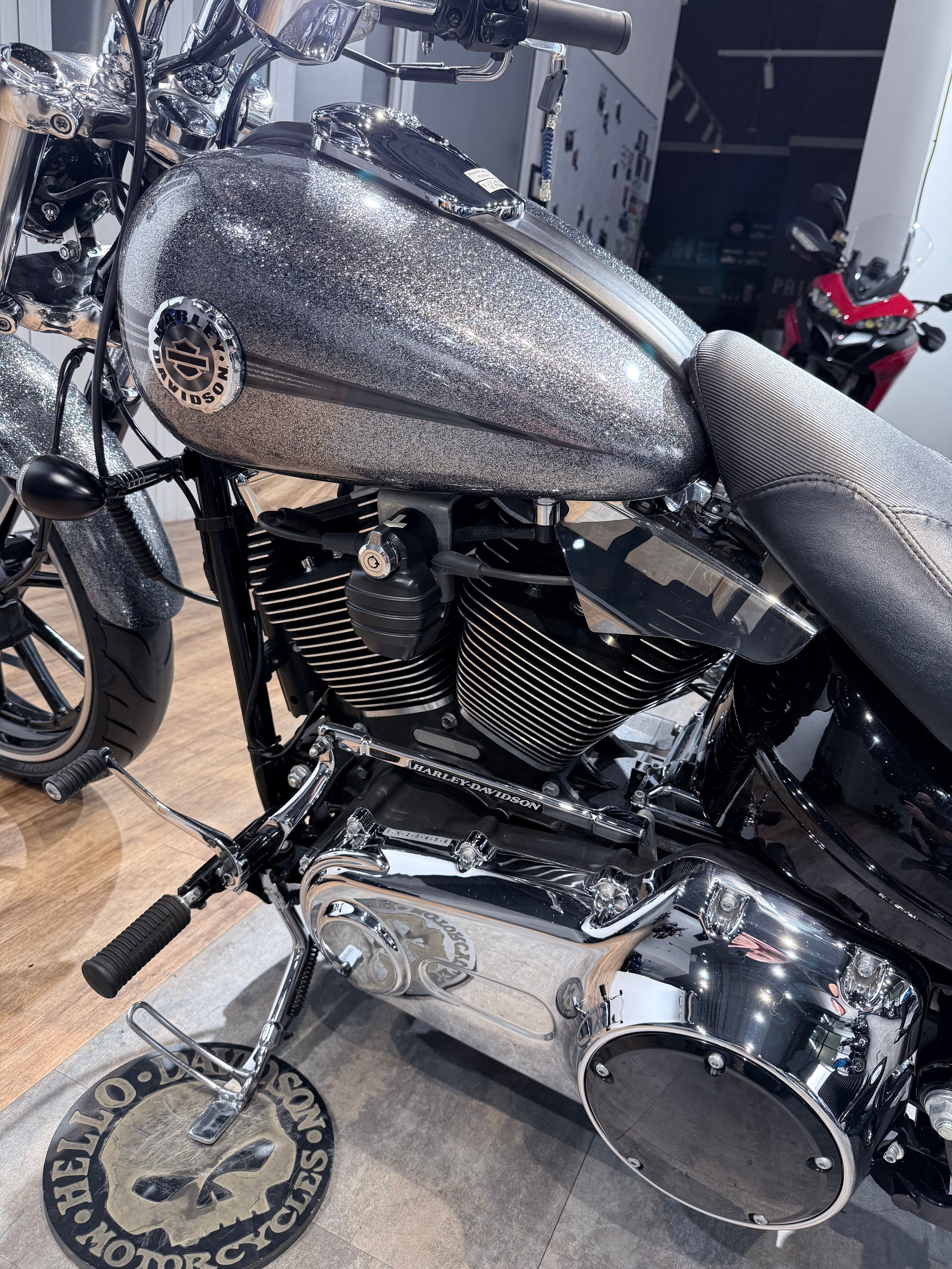 Купить Harley-Davidson Breakout ABS Hard Candy Custom (Softail/Dyna) — подробнее на сайте. Hello Davidson, Москва. Только хорошие мотоциклы…