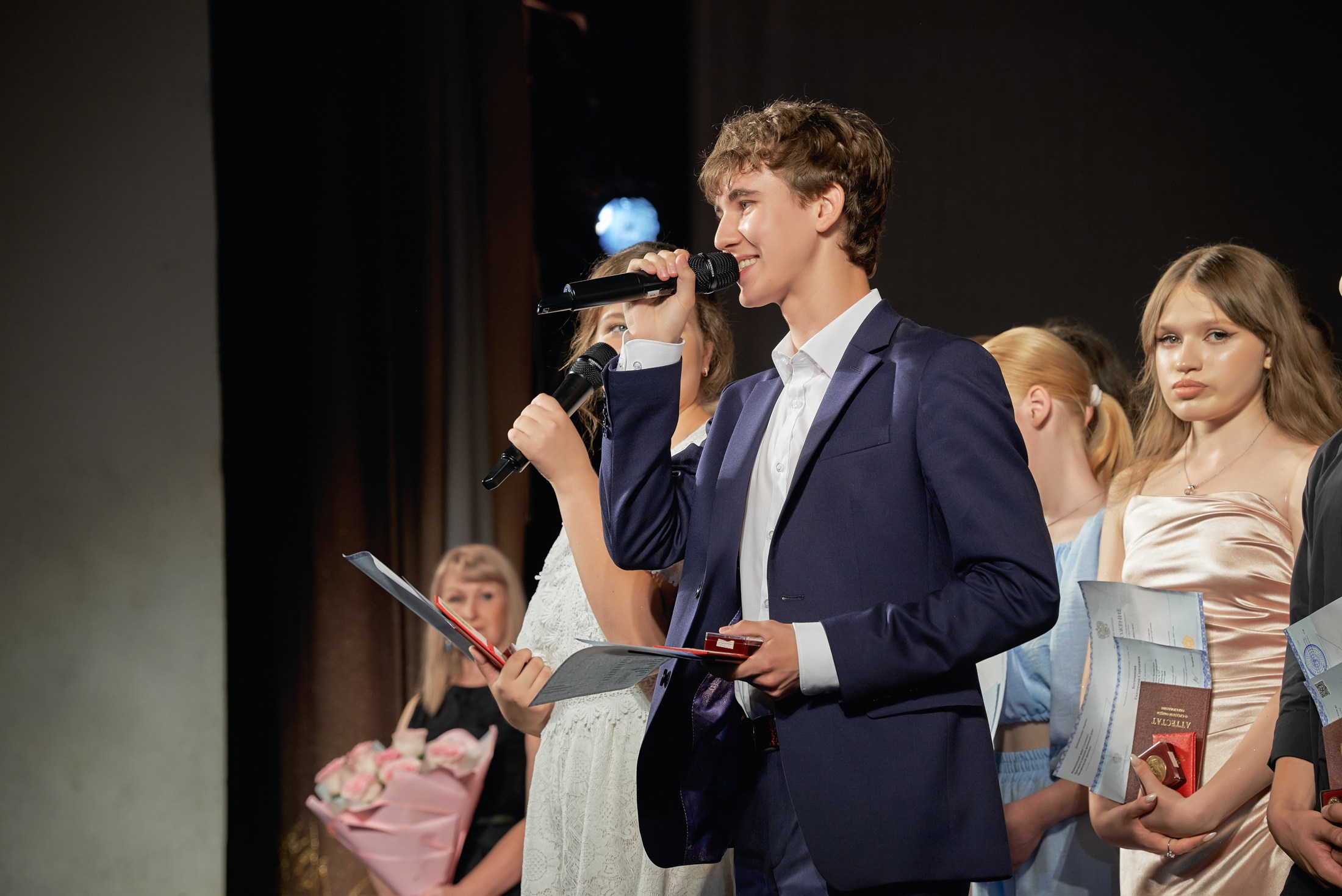 Фотограф на выпускной. Свадебный репортажный и фуд фотограф в Барнауле Гайфулин Виталий