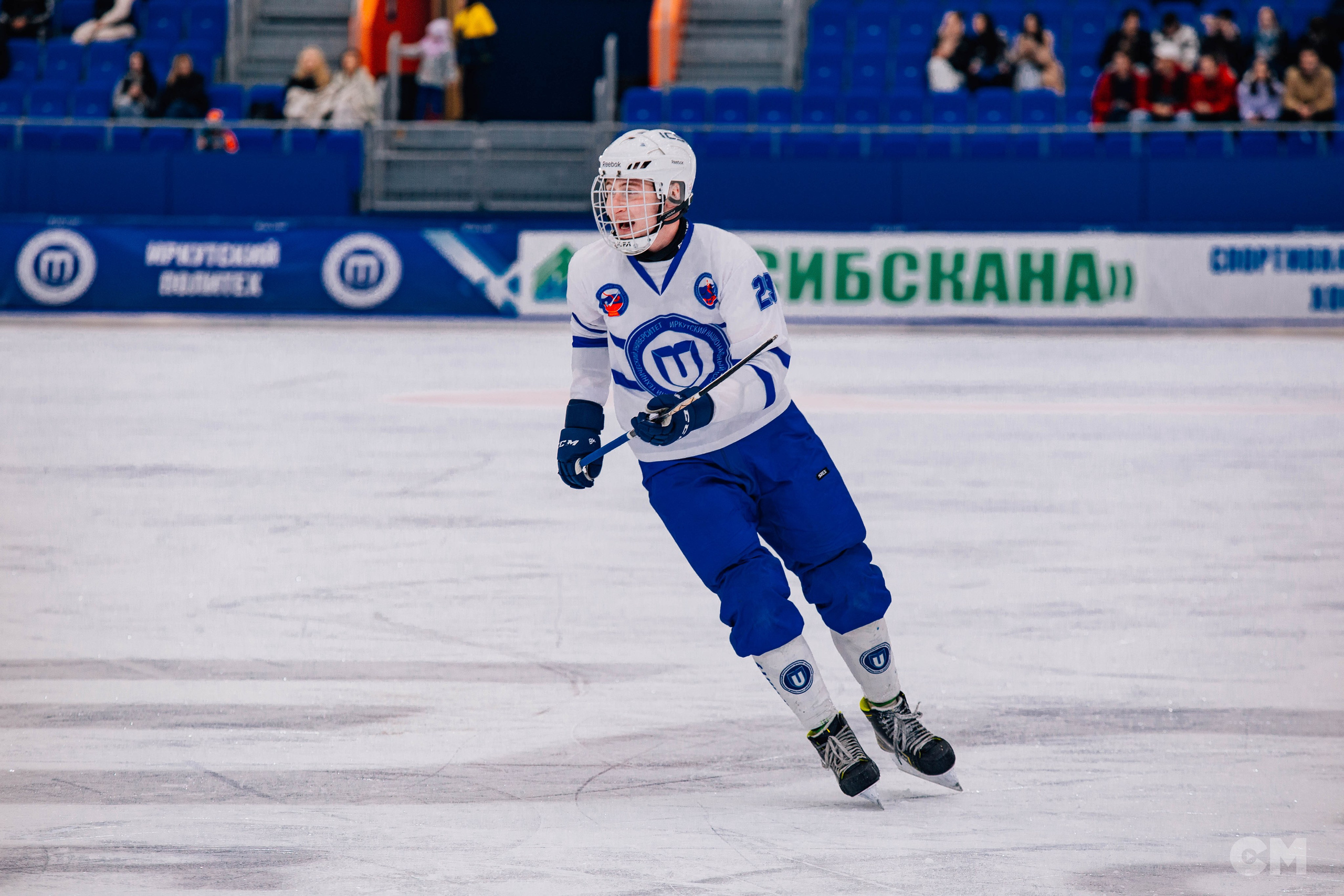 Чемпионат Студенческой спортивной лиги. Ковалёв хоккея с мячом. Репортажный фотограф в Иркутске — Ярослав Ковалёв