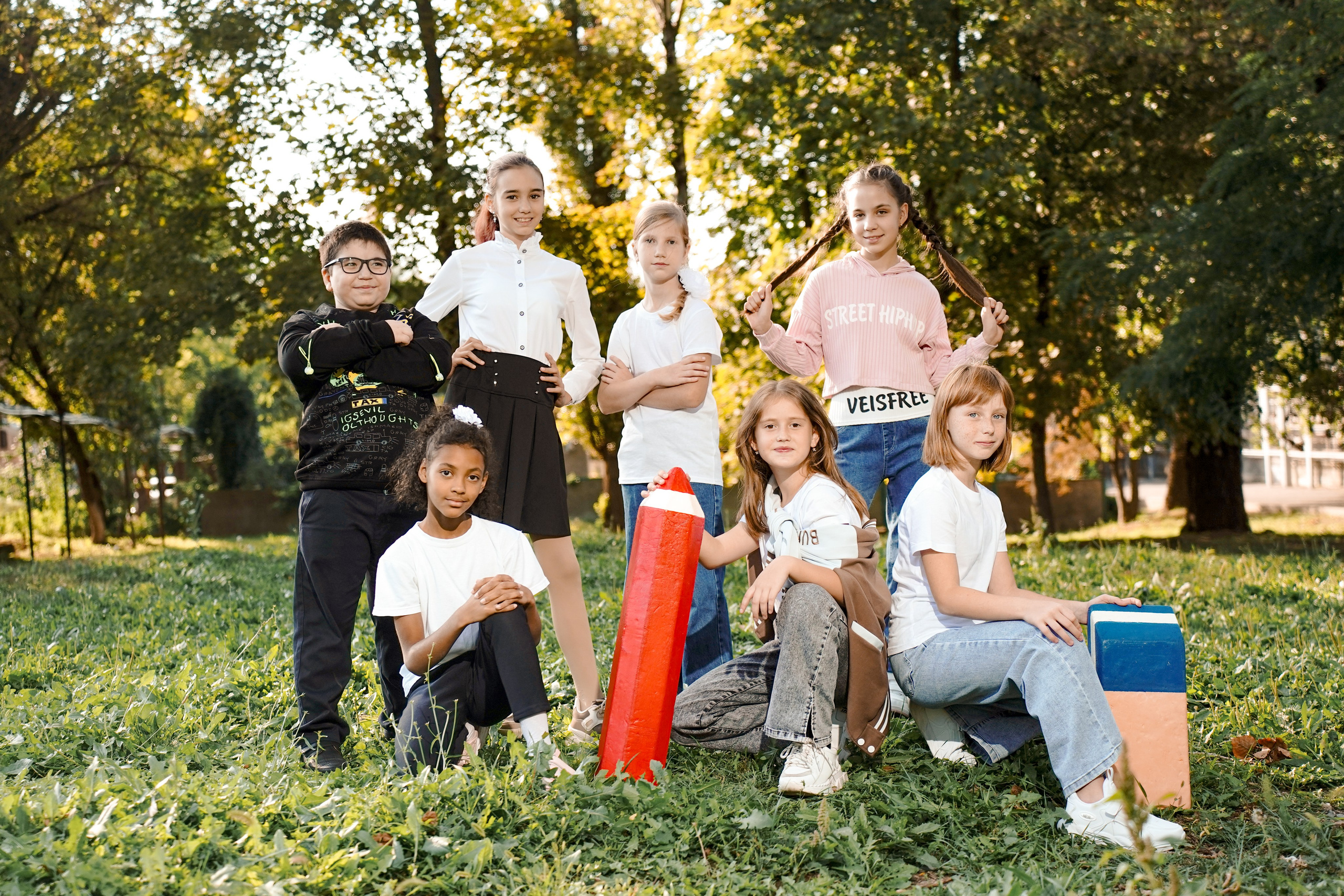 в школьном дворе