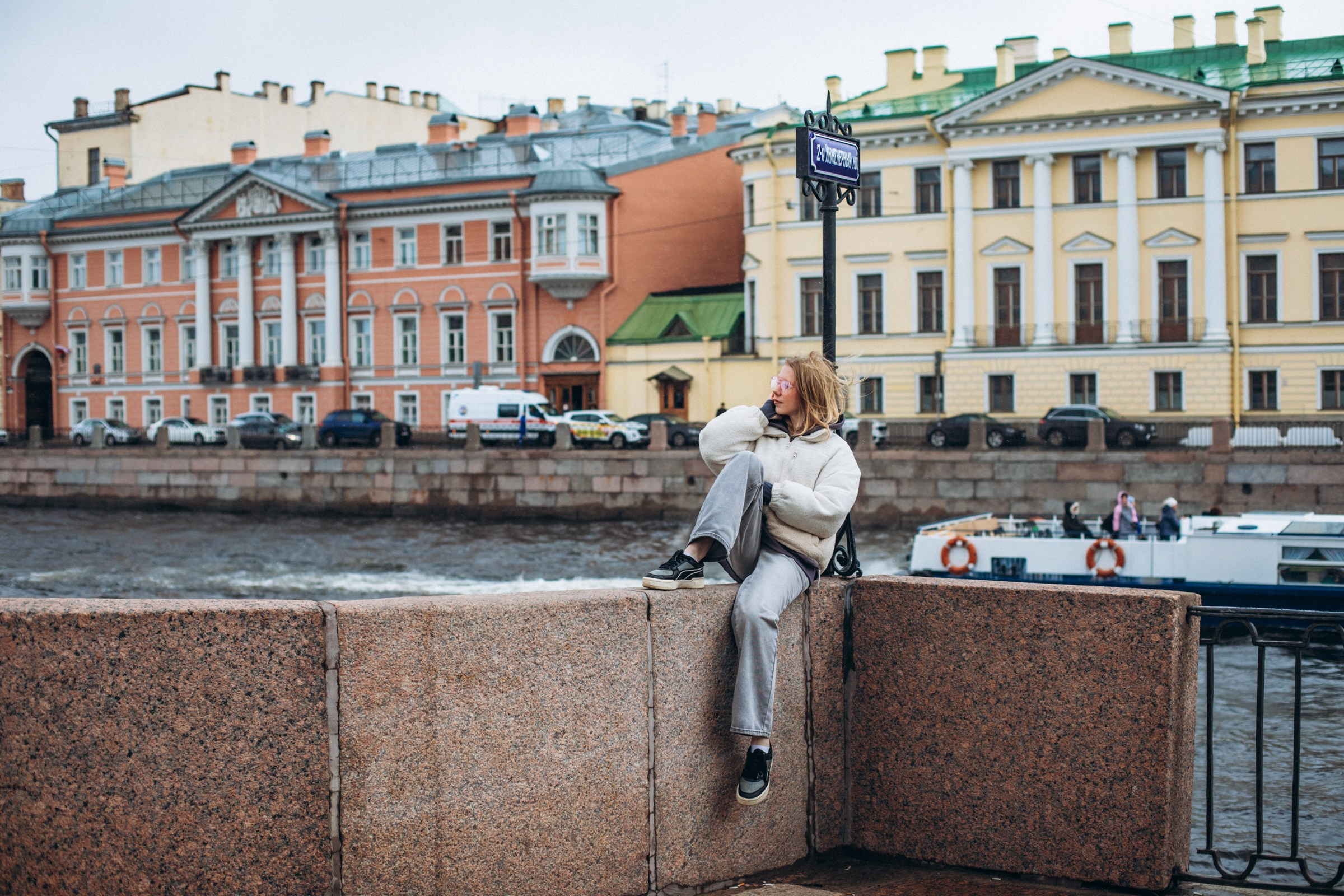 Маша в мае. Фотопрогулка в Петербурге. Индивидуальный и семейный фотограф в Санкт-Петербурге