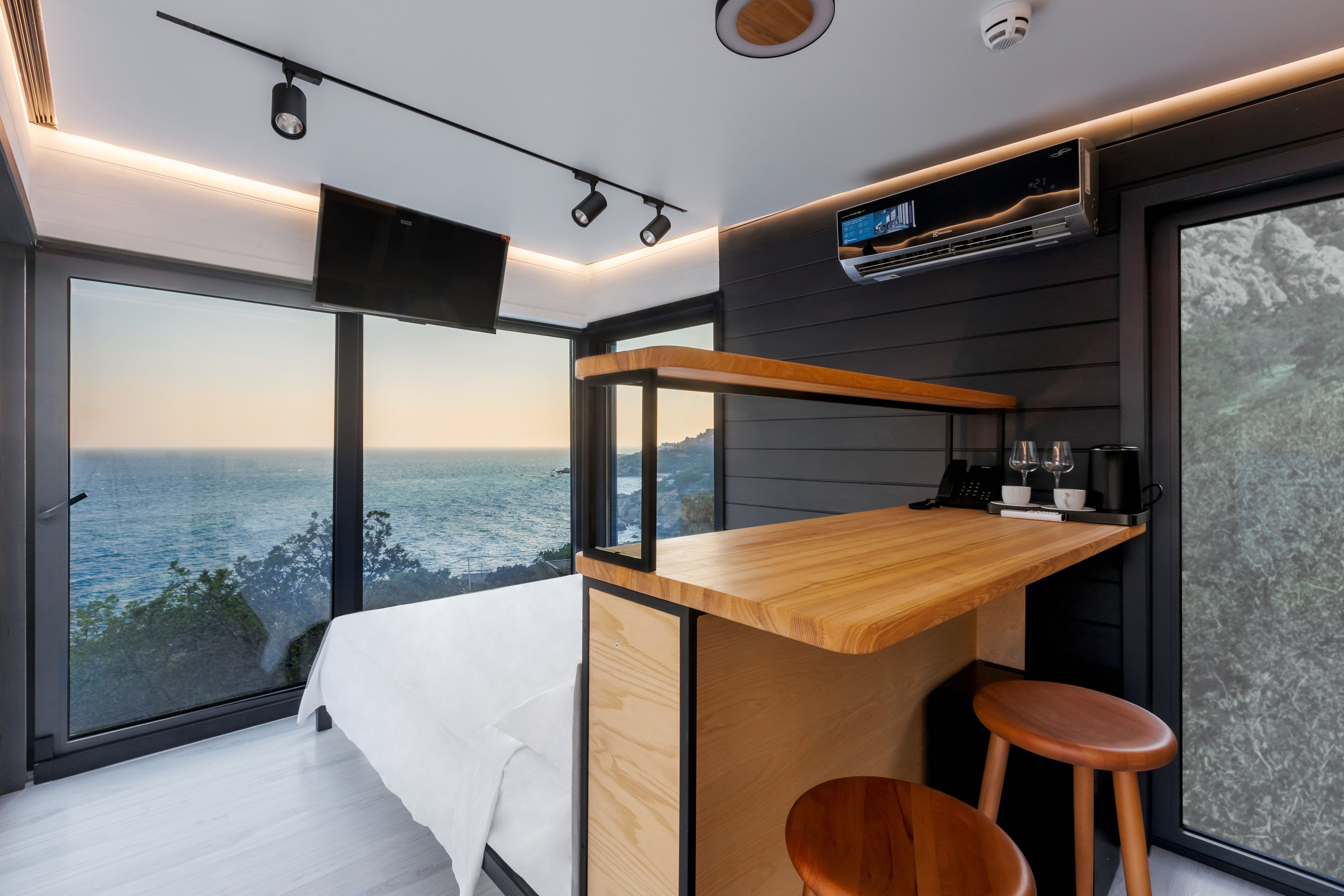 Тропы Батилиман — рекламная фотосъёмка глэмпинга на Южном берегу Крыма. Свадебный фотограф, фотосъемка в Крыму, Севастополе, Симферополе, Ялте