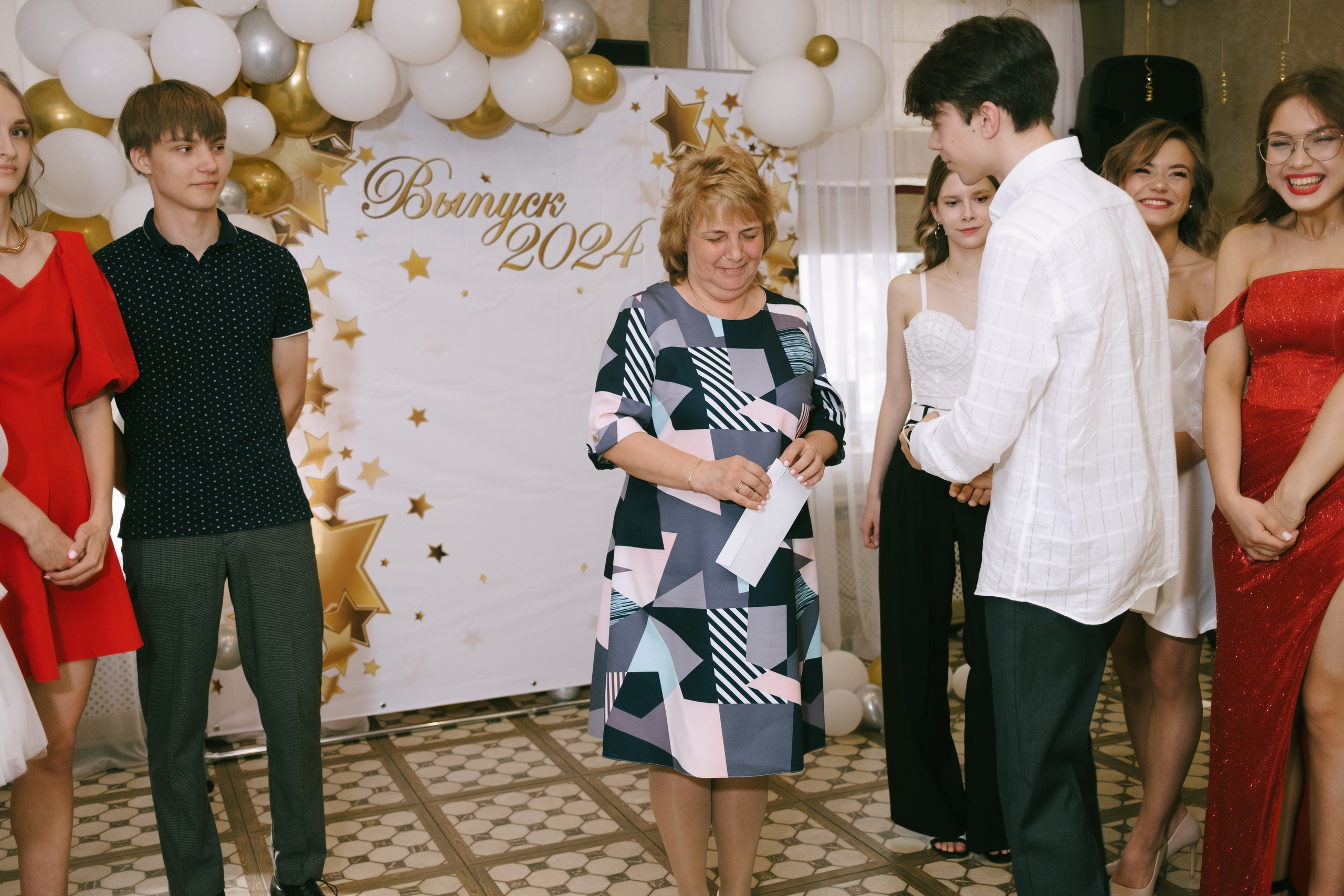 Выпускной школа 33. Свадебный и репортажной фотограф Денис Ожигин в Краснодаре и Краснодарском крае