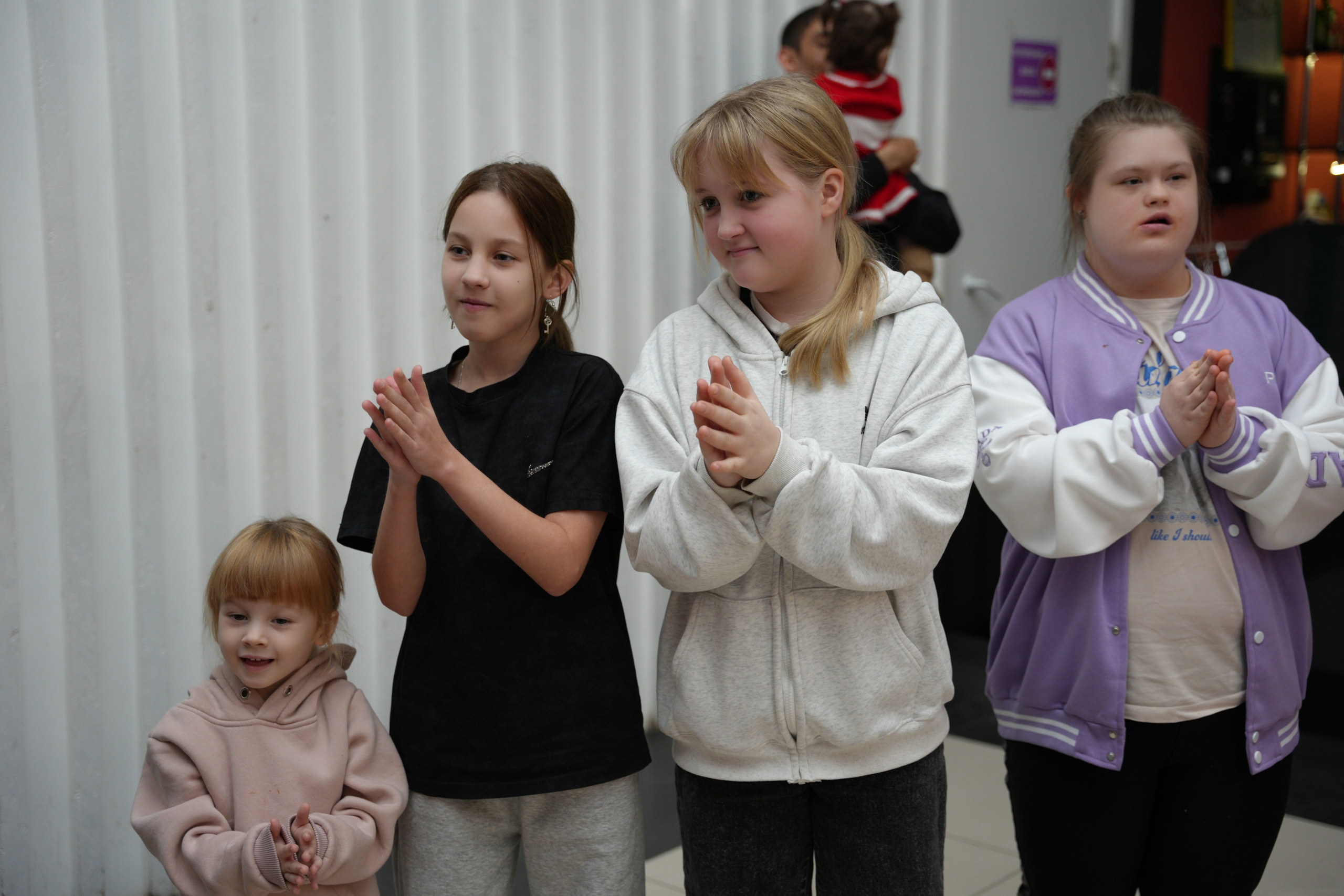 Социально —благотворительная акция «Ты в этом мире не один», посвященная Международному дню инвалидов. ВЫПУСКНЫЕ АЛЬБОМЫ, Школьный фотограф, семейный и свадебный в Саратове и области Ольга Плаксина