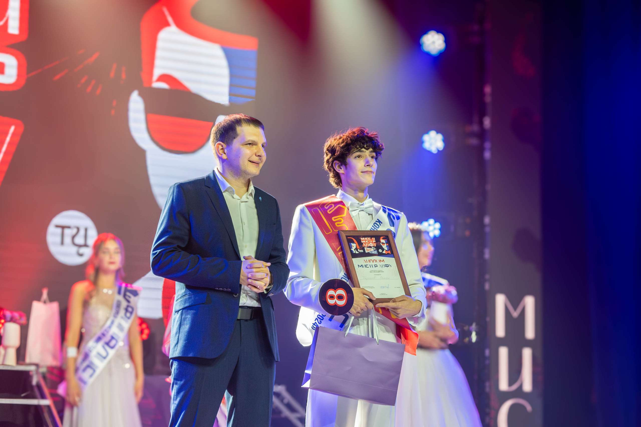 Мисс и Мистер ДВФУ 2024. Репортажный фотограф во Владивостоке Анастасия Кострова