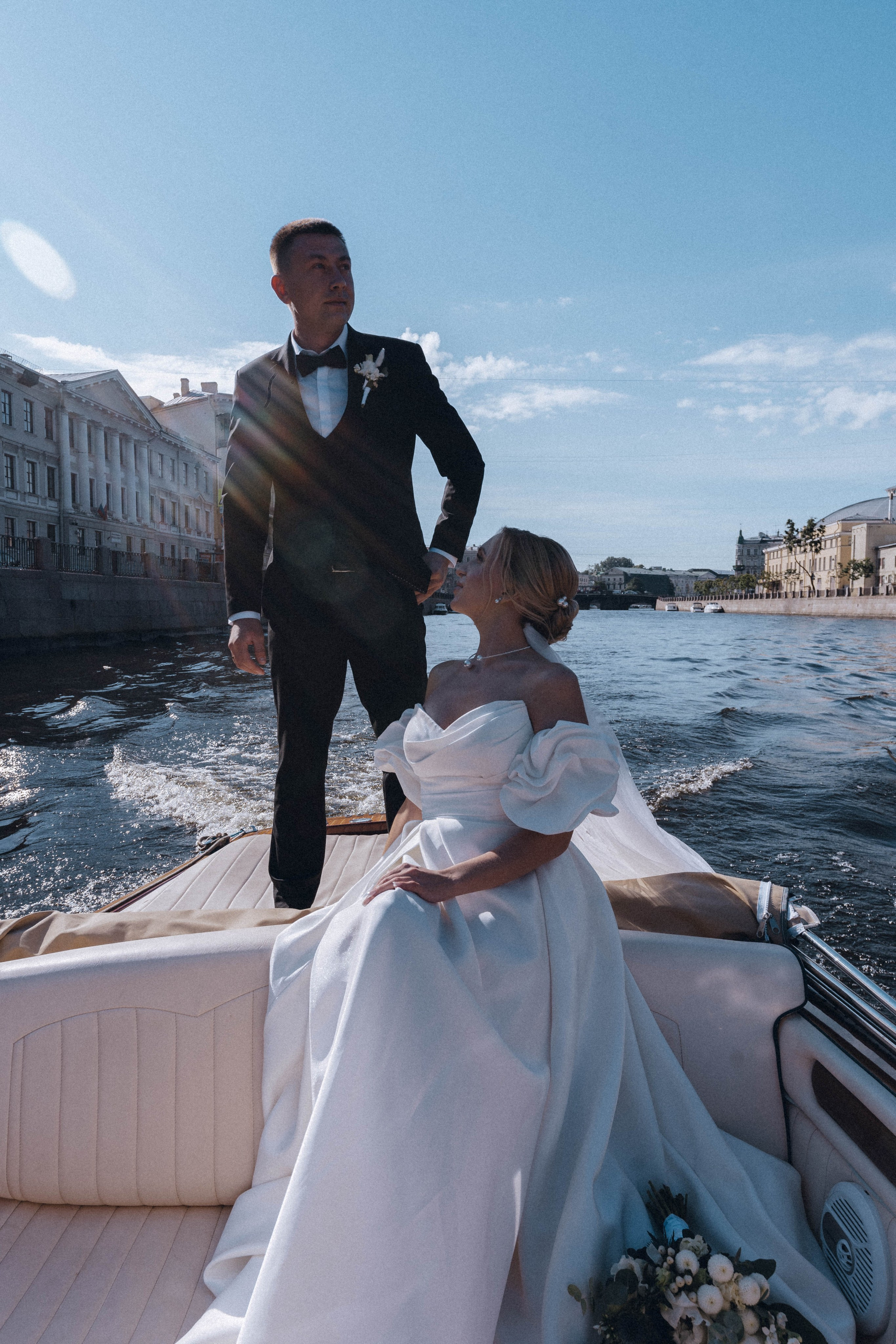 СВАДЕНБНАЯ СЬЕМКА НА КАТЕРЕ ПО КАНАЛАМ САНКТ-ПЕТЕРБУРГА И В АКВАТОРИИ НЕВЫ. Профессиональный фотограф, Санкт-Петербург — Виктория Богомолова