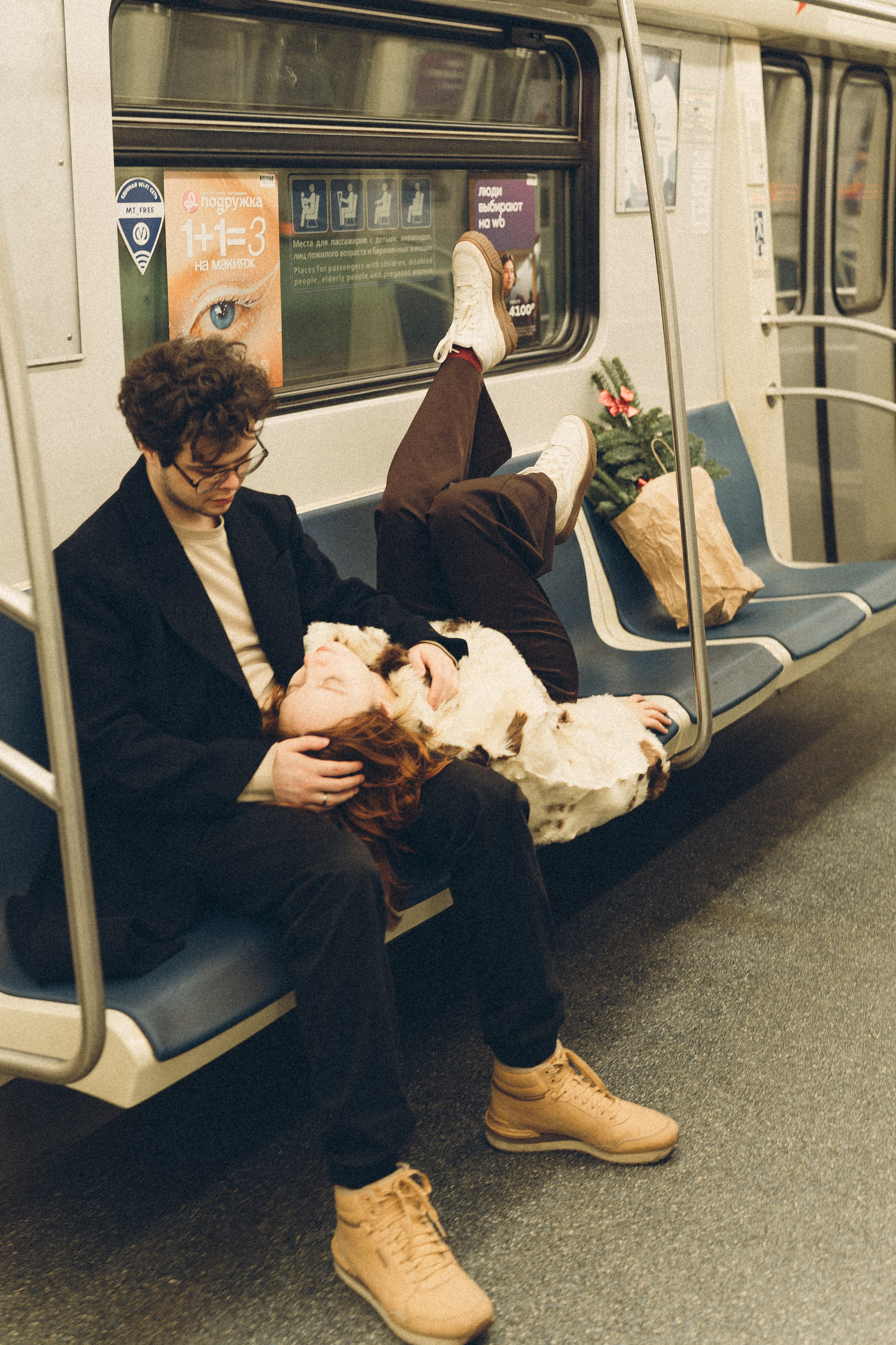 НОВОГОДНЯЯ ФОТОСЕСИИЯ ПАРЫ В МЕТРО ЛЮБОВЬ. Профессиональный фотограф, Санкт-Петербург — Виктория Богомолова