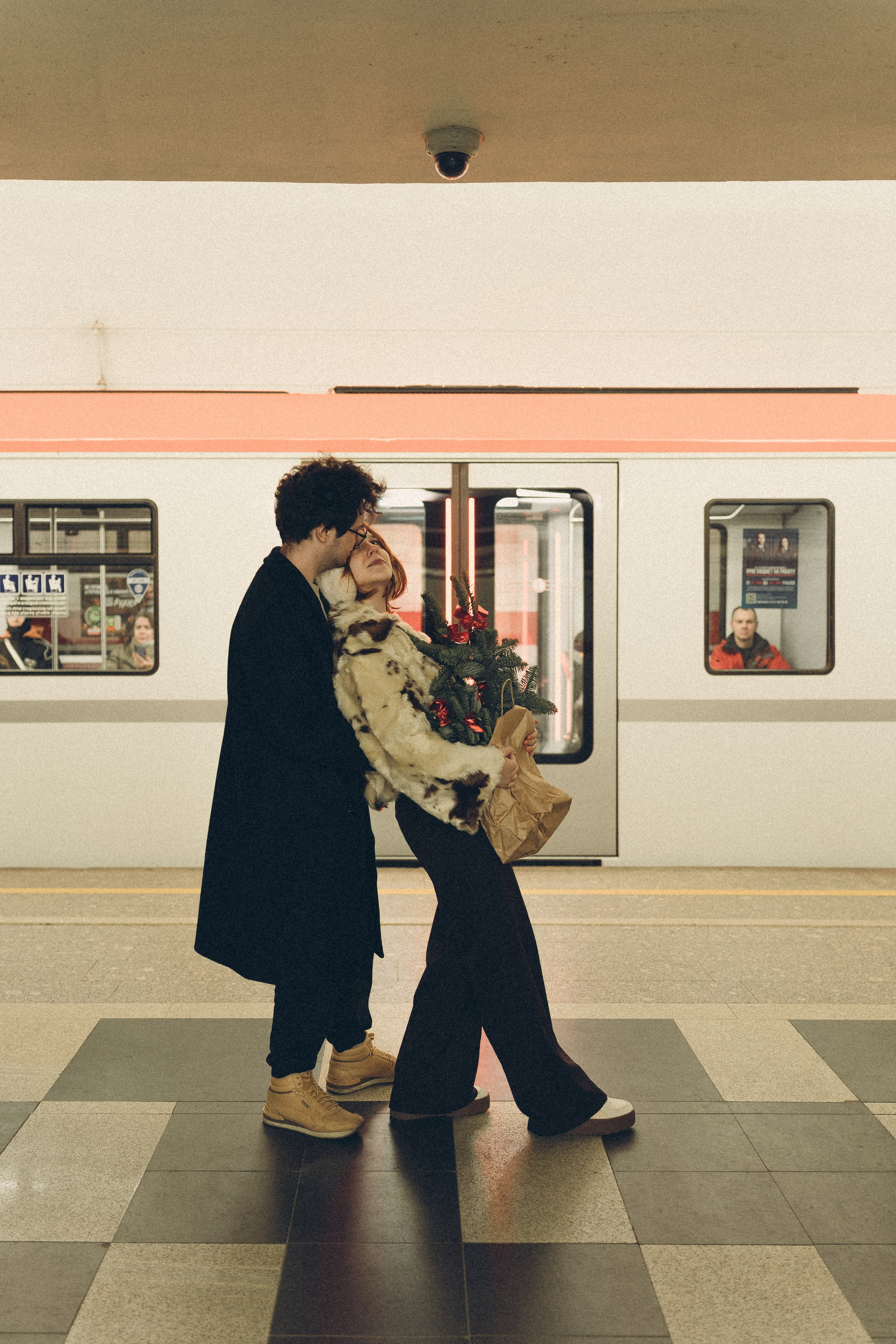 НОВОГОДНЯЯ ФОТОСЕСИИЯ ПАРЫ В МЕТРО ЛЮБОВЬ. Профессиональный фотограф, Санкт-Петербург — Виктория Богомолова