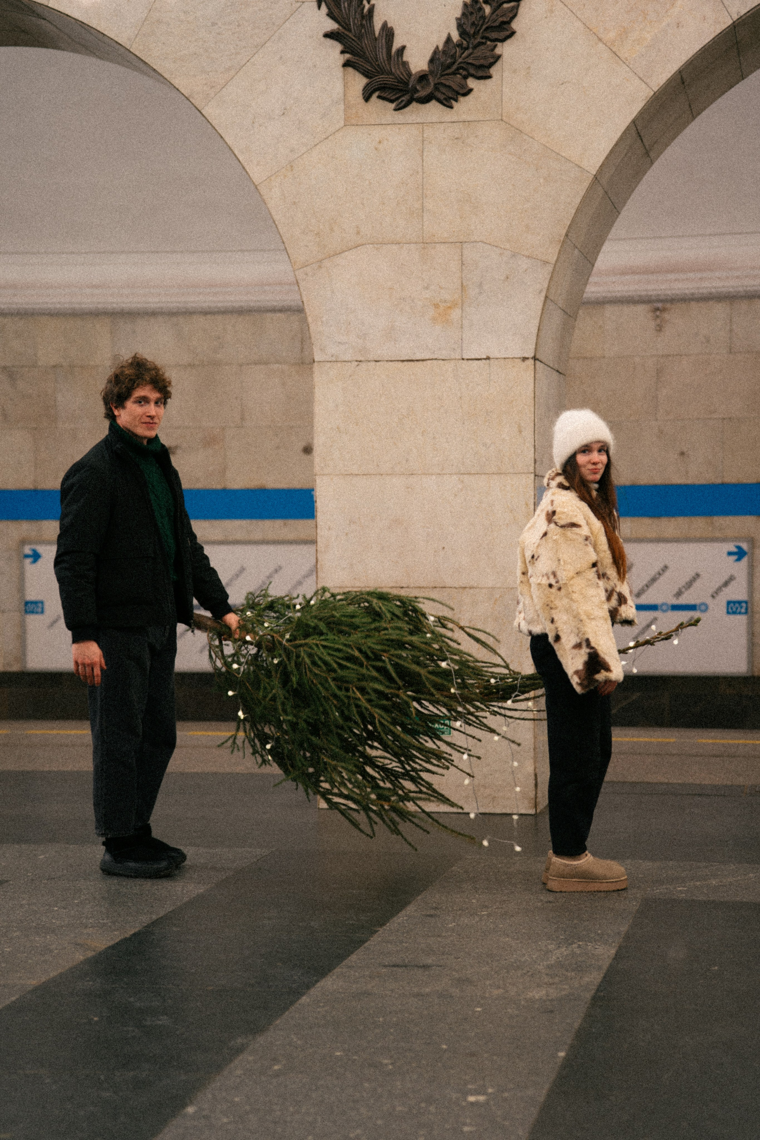 НОВОГОДНЯЯ ПРОГУЛКА ПАРЫ ПО ЧЕРНЫШЕВСКОЙ ПЕРЕД НОВЫМ ГОДОМ. Профессиональный фотограф, Санкт-Петербург — Виктория Богомолова