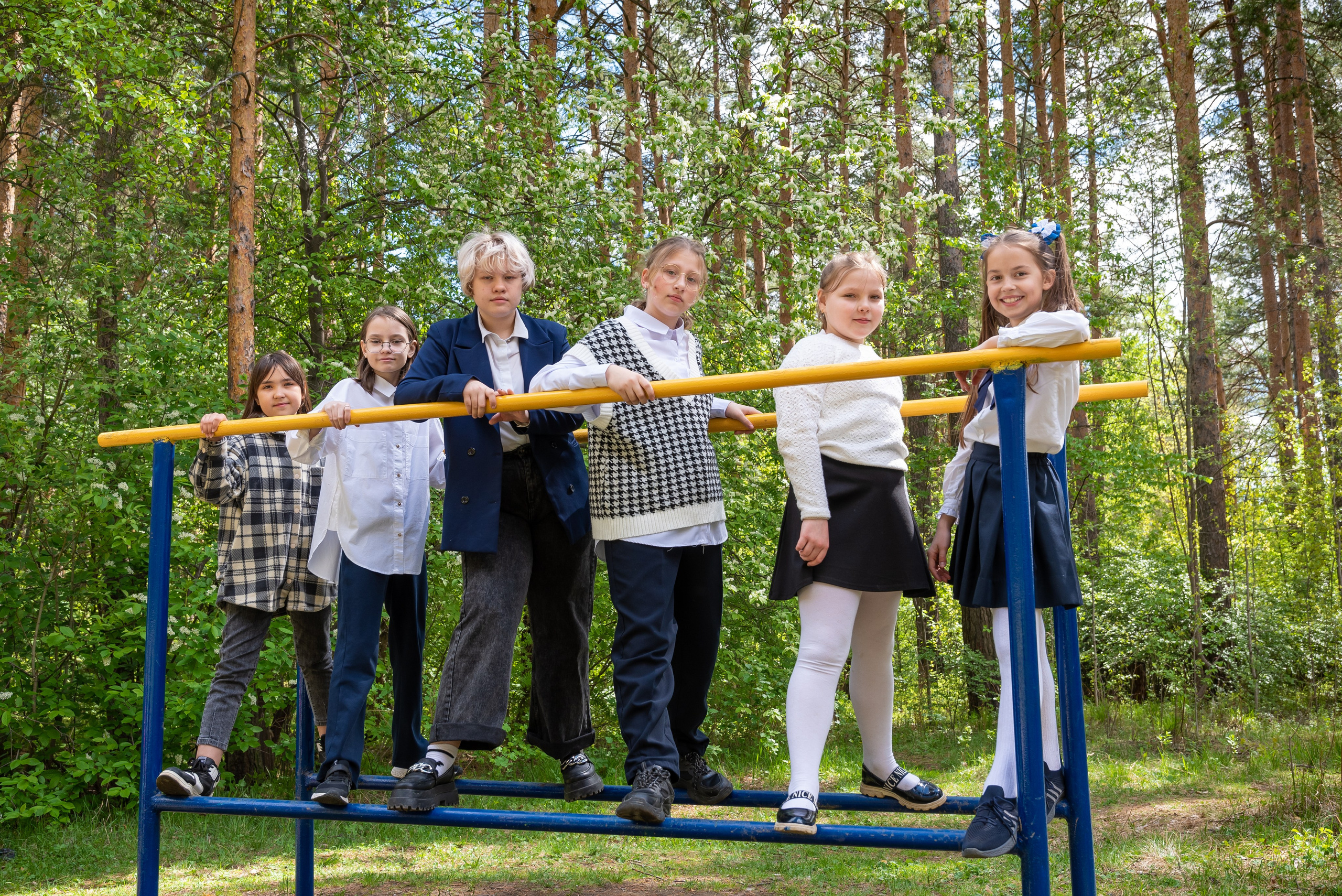 В школьном дворе, парке. Детский фотограф в Екатеринбурге и Берёзовском Евгений Кондаков