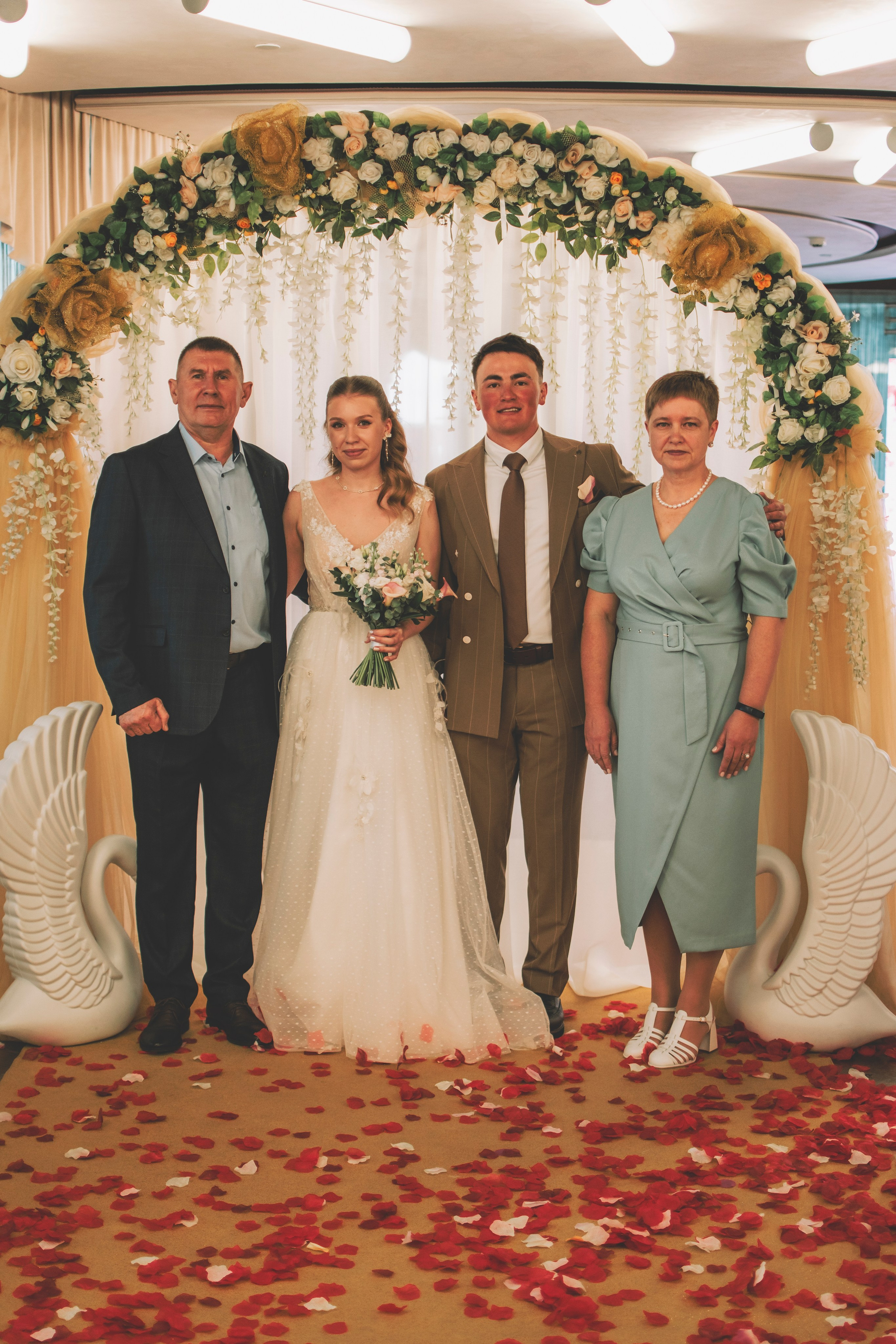 Альберт и Анастасия (Студийная фотосессия, роспись в ДК Нефтяник + фотосессия с гостями). Семейный и свадебный фотограф Губкинский и Ставрополь