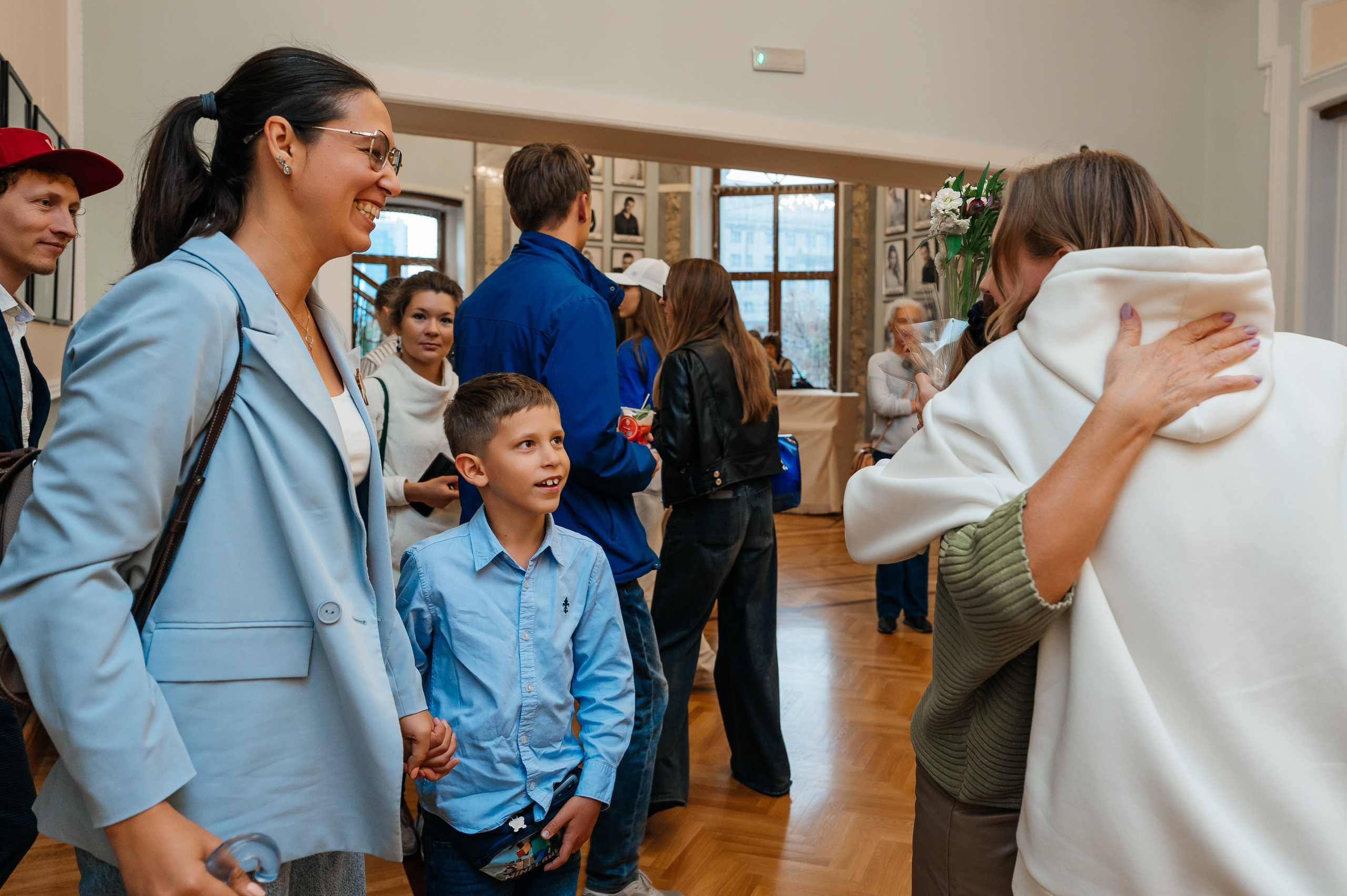 Открытие выставки Кати Васильевой в Молодежном театре. Wedding and family photographer USA