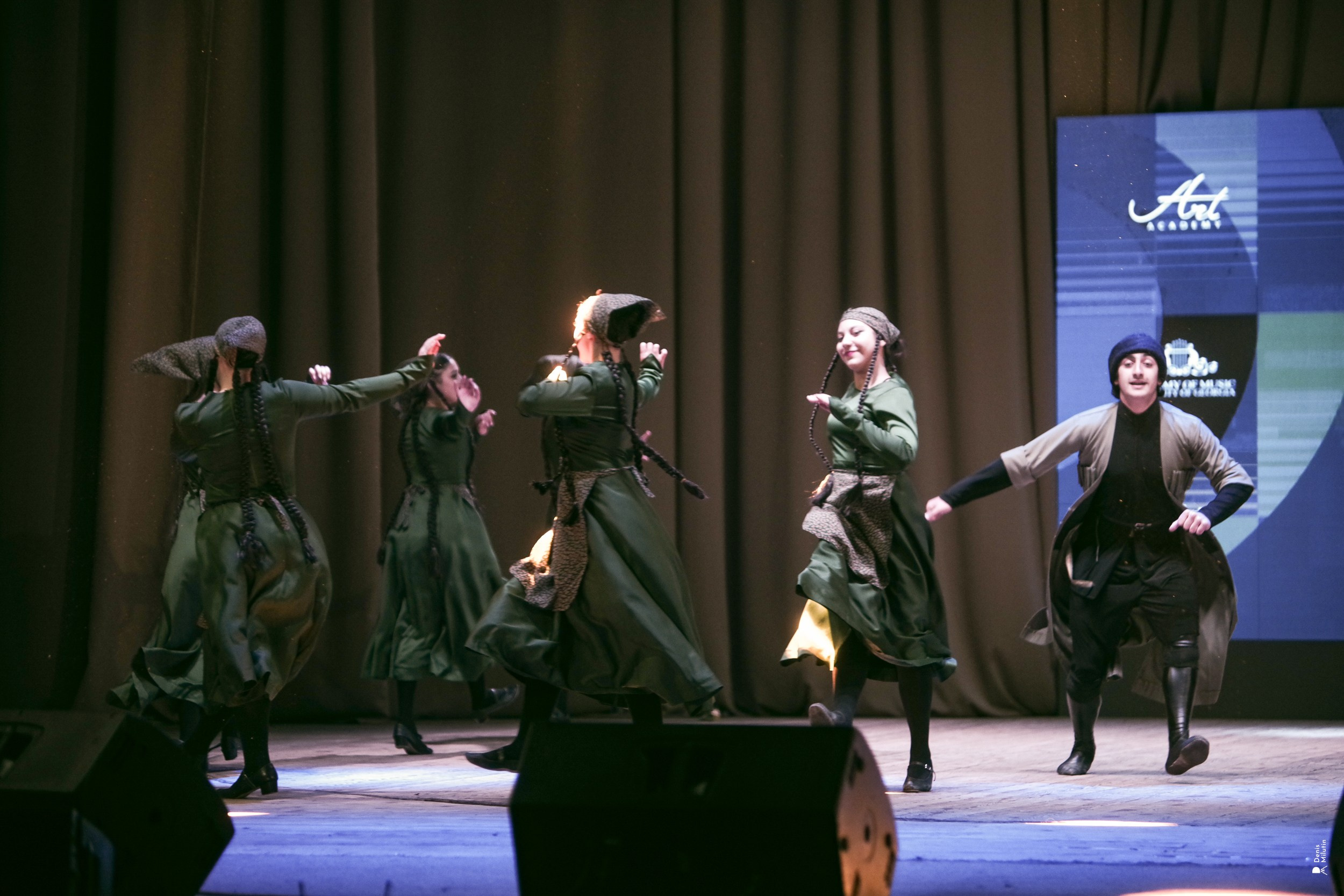 Танцы в Хоби. Портретный фотограф Денис Милютин