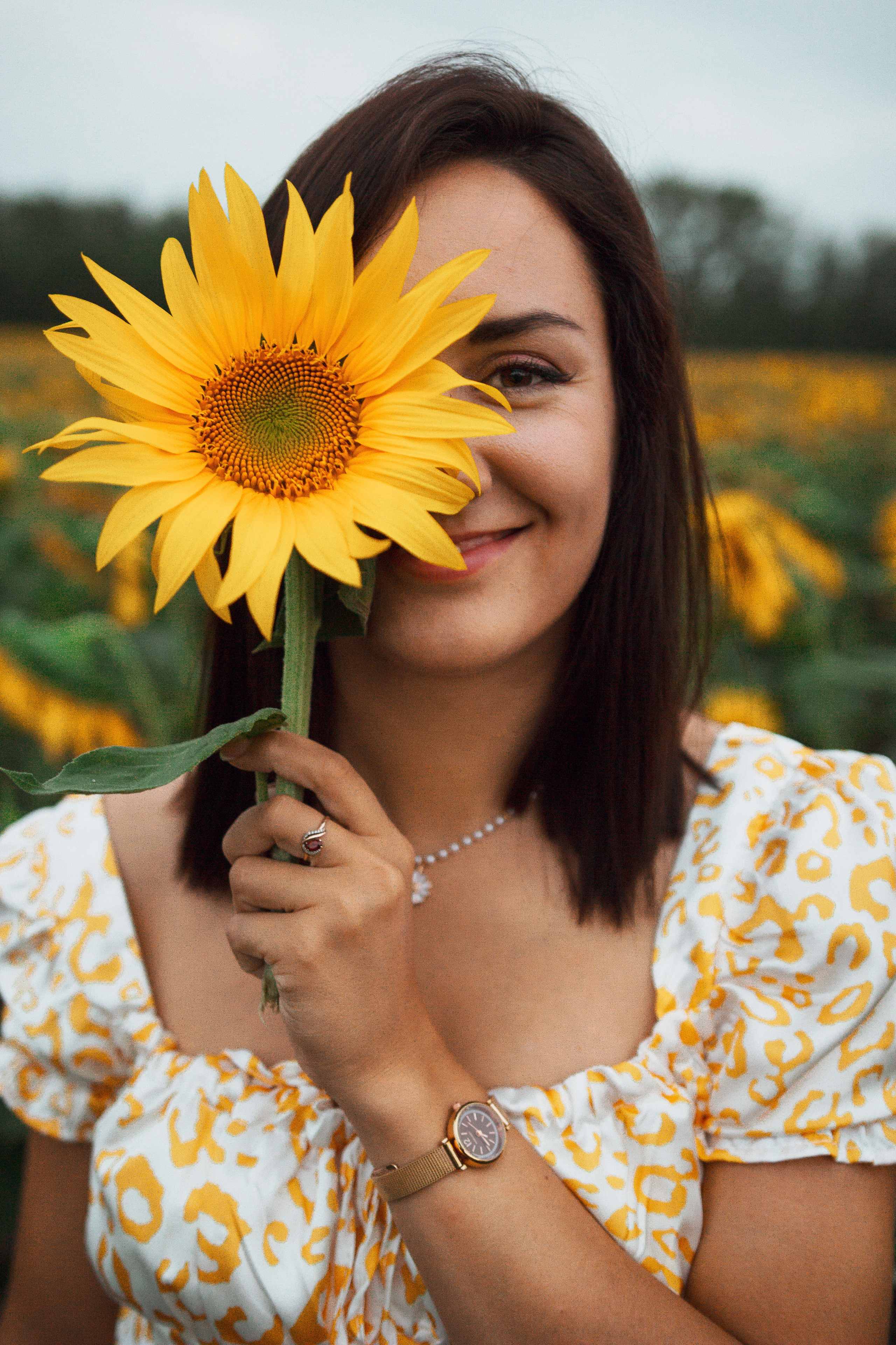 Фотосессия девушка в поле подсолнухов. Портретный фотограф в Москве Ольга Акушко