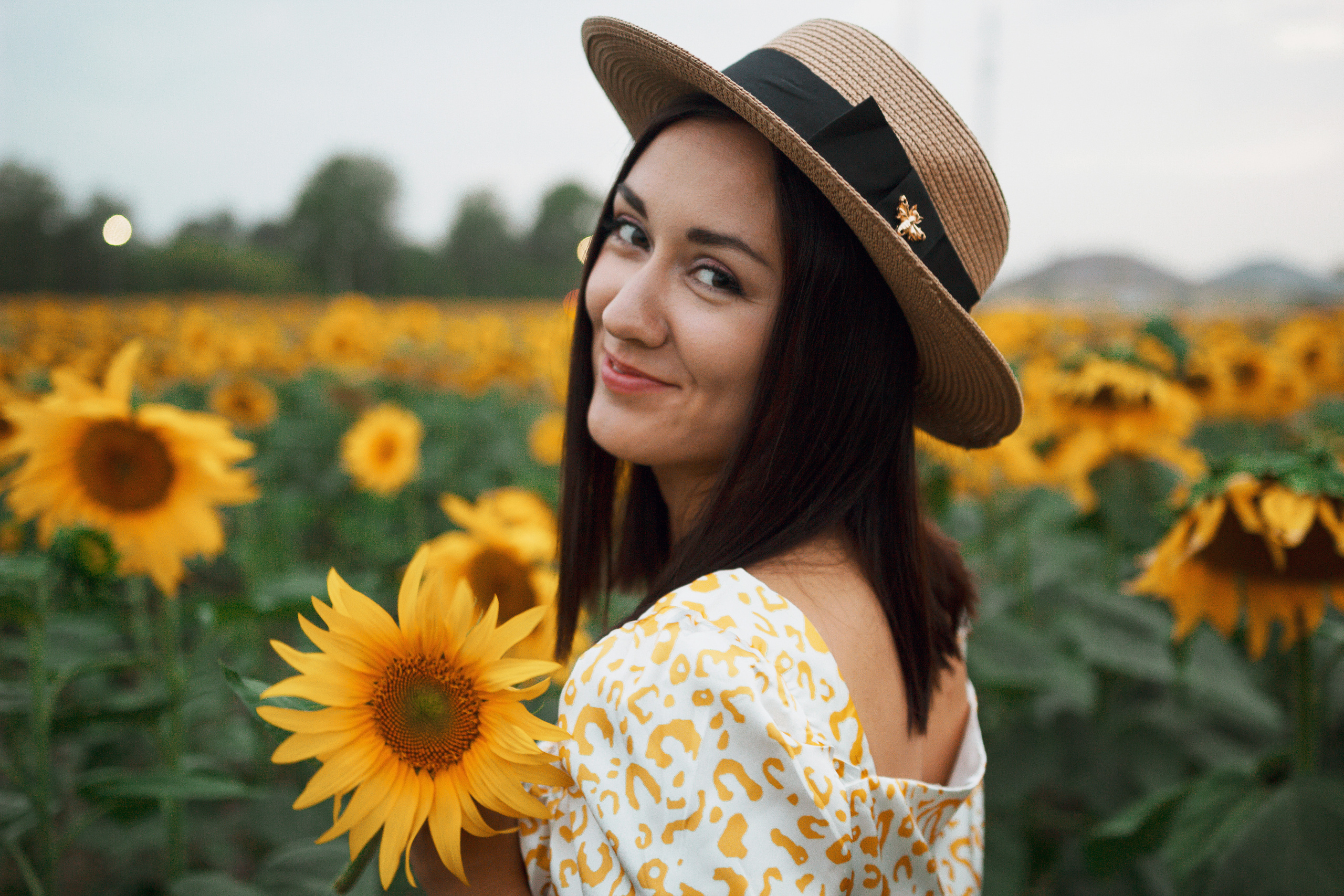 Фотосессия девушка в поле подсолнухов. Портретный фотограф в Москве Ольга Акушко