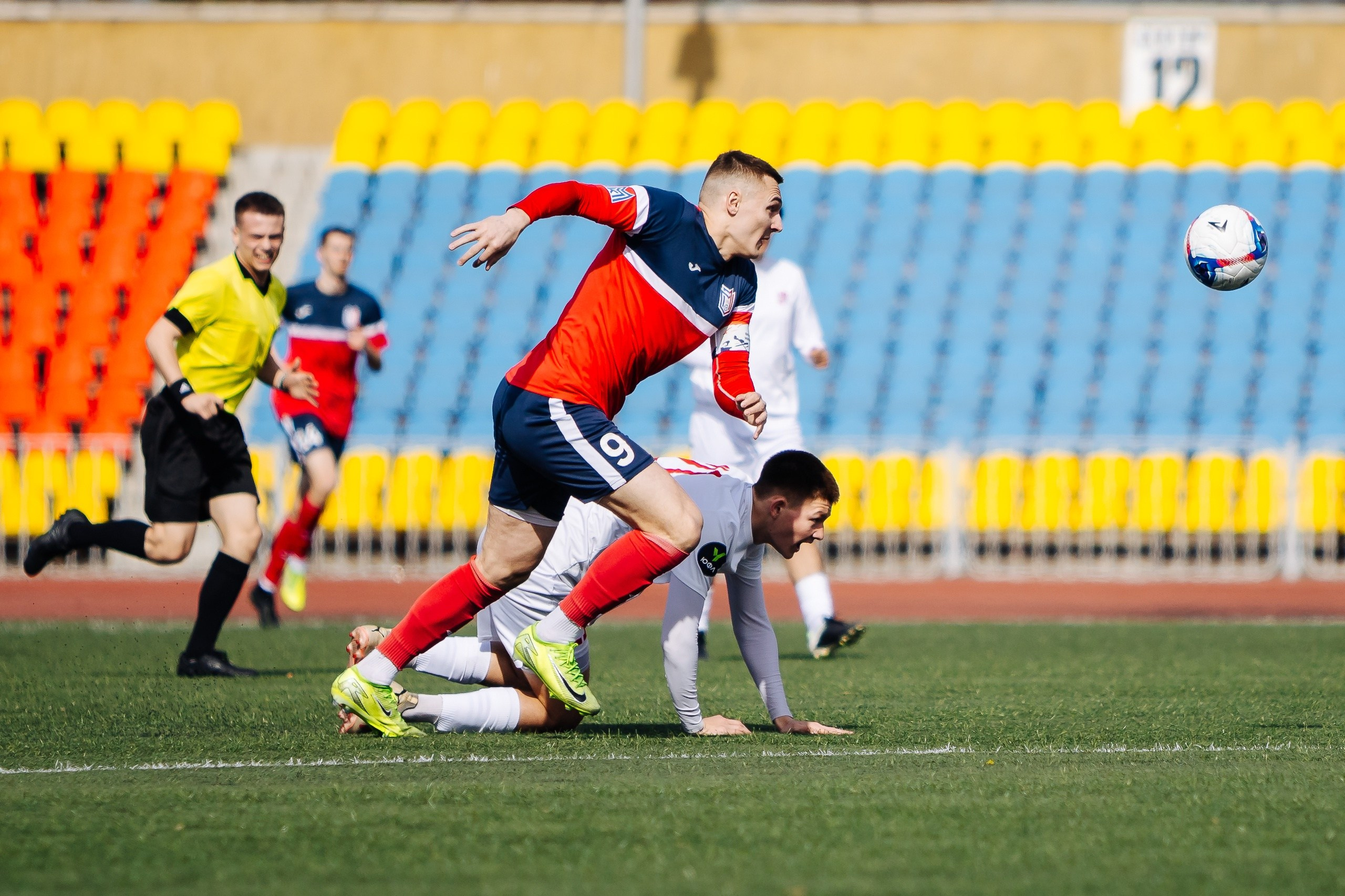 ФК «Металлург-Магнитогорск» vs ФК «ОСШ-Челябинск-М» // 05.04.25. Денис Прохоров Фотограф в г. Магнитогорск