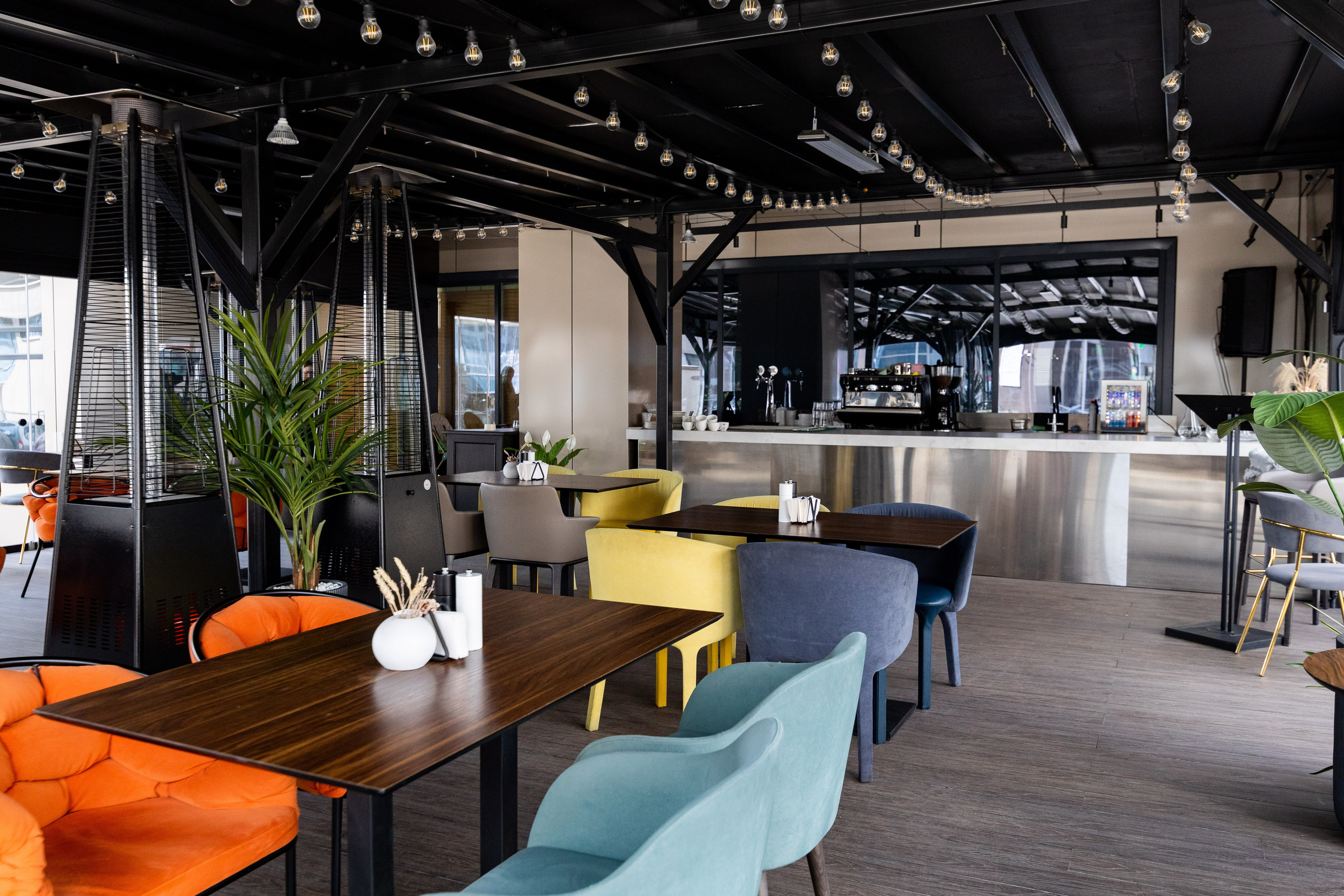 Ресторан Public & Veranda. Фотограф Родион Нарудинов