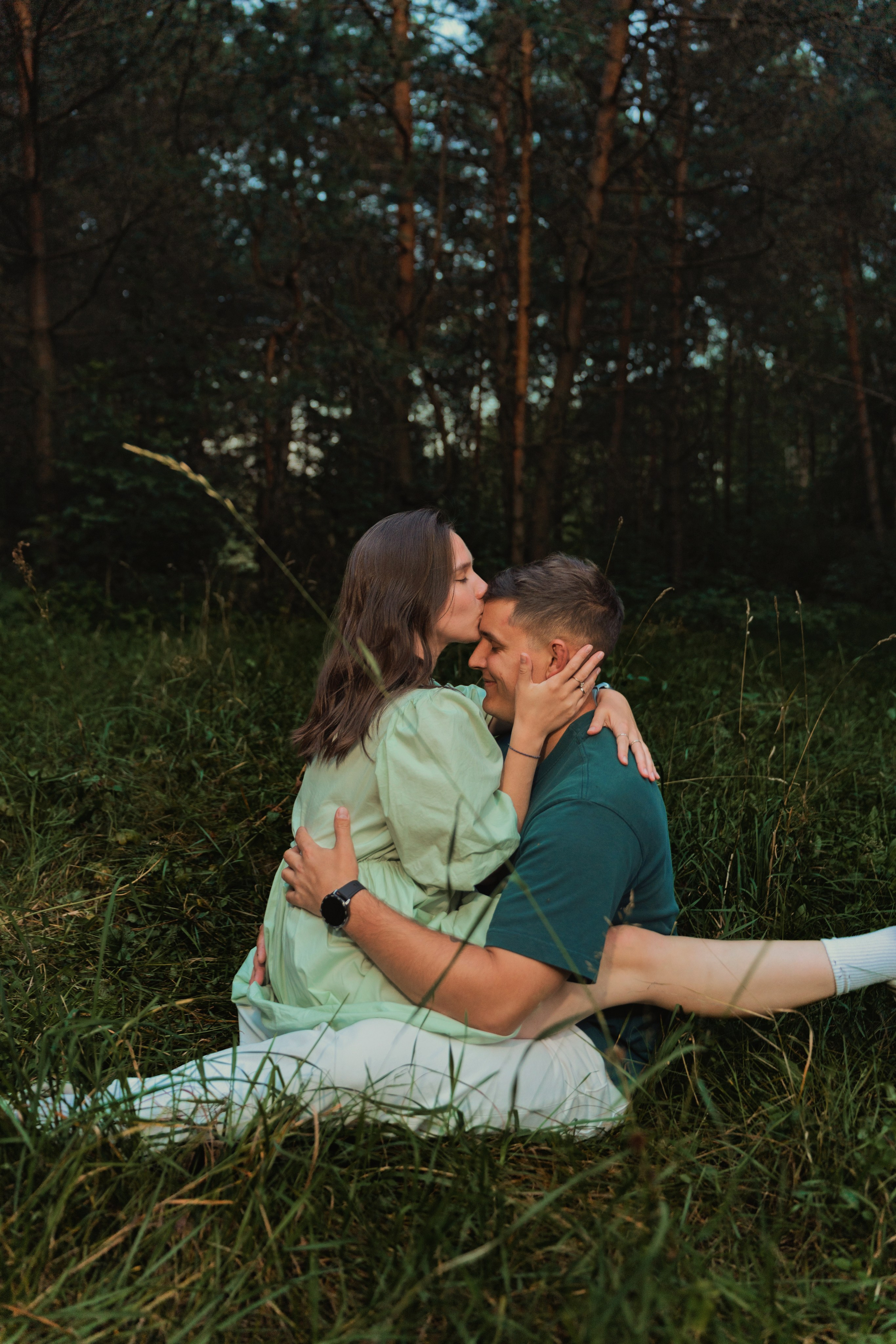 Love Story в вечернем лесу. Портретный фотограф в Москве Фарид Леонов