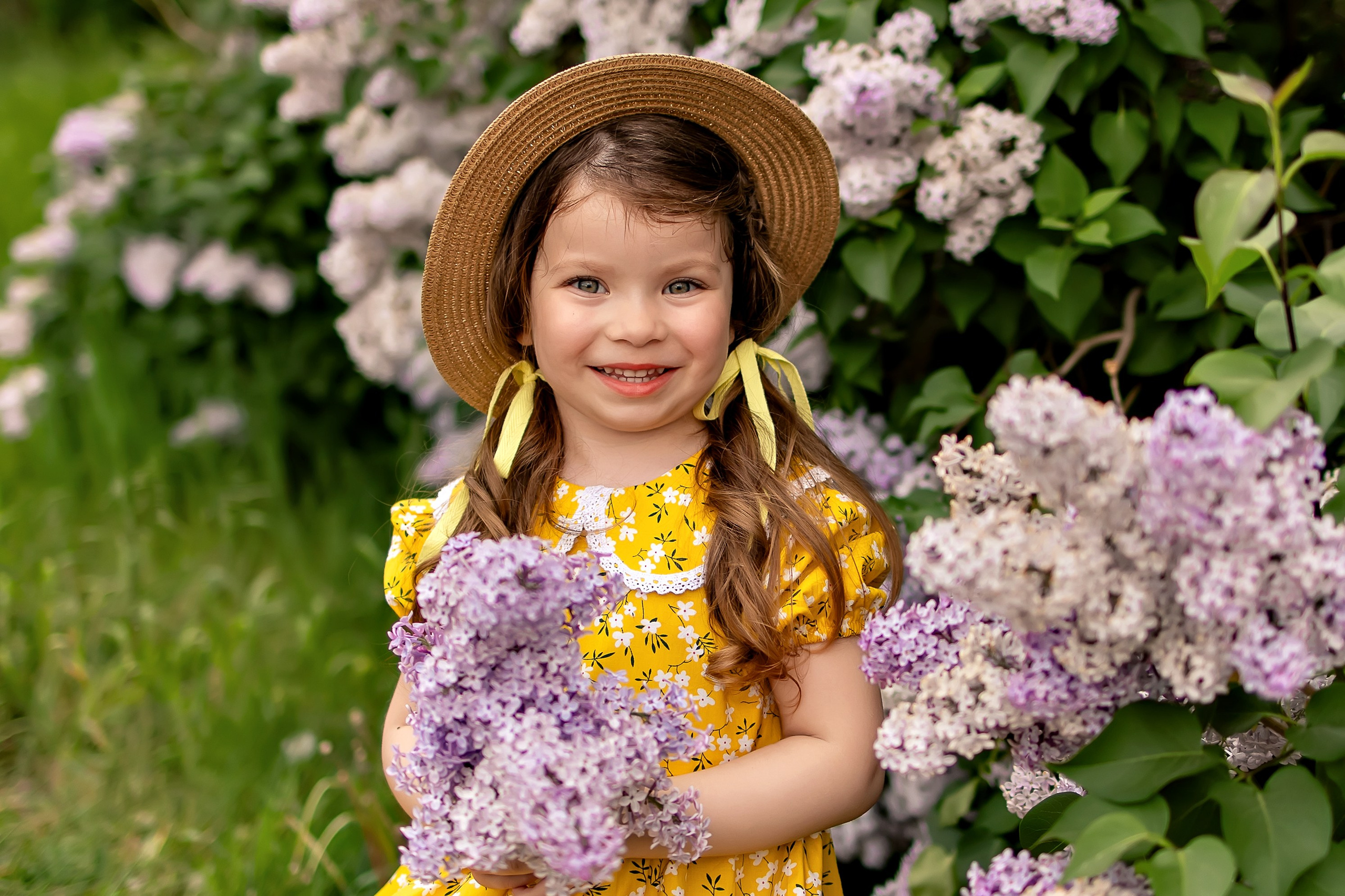 Анюта в сирени. Семейный и детский фотограф Оля в Тюмени
