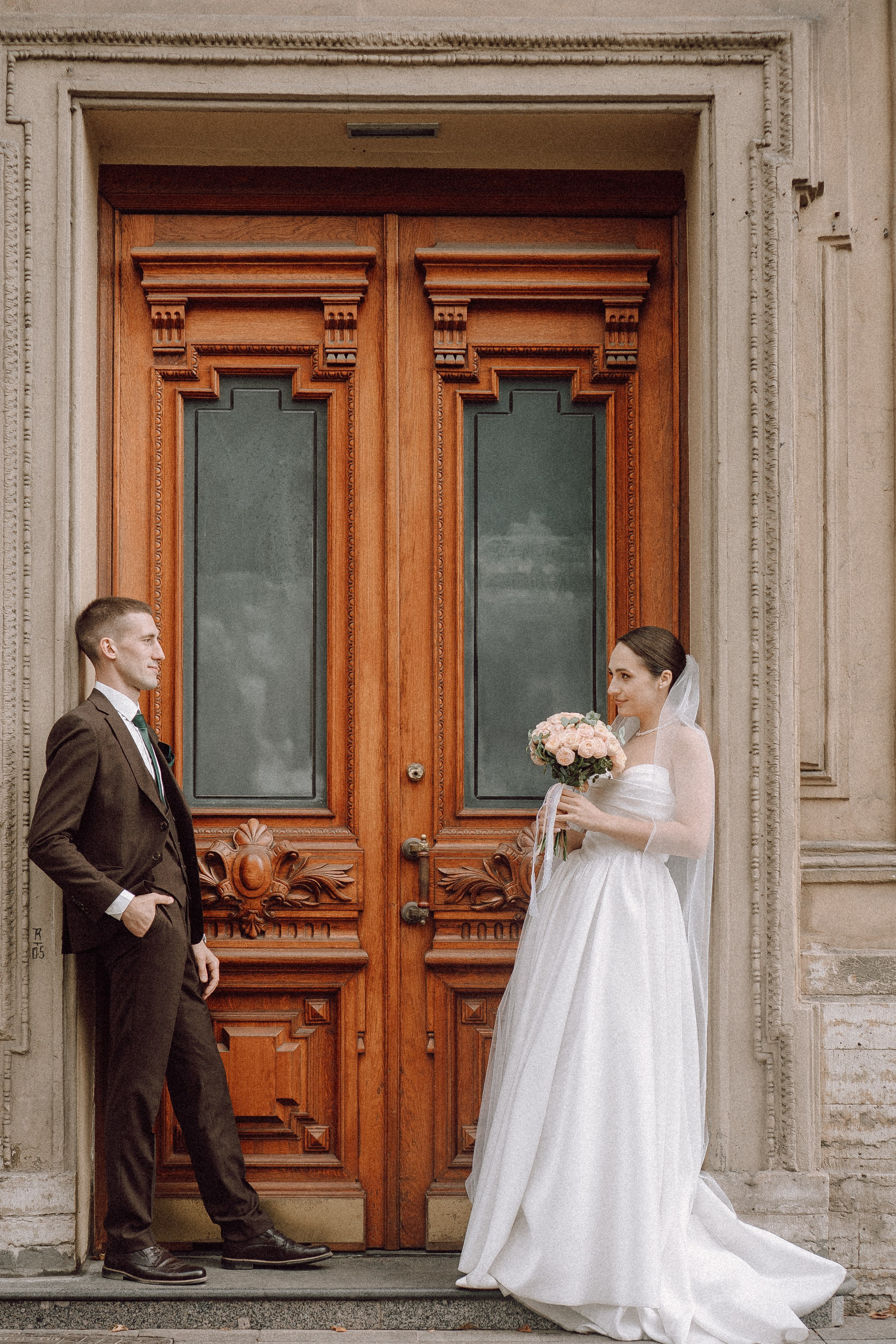 СВАДЕБНАЯ ПРОГУЛКА В САНТК-ПЕТЕРБУРГЕ (ИСАКИЕВСКИЙ СОБОР, ЗИМНЯЯ КАНАВКА, ЭРМИТАЖ И БОЛЬШАЯ МОРСКАЯ УЛИЦА). Профессиональный фотограф, Санкт-Петербург — Виктория Богомолова