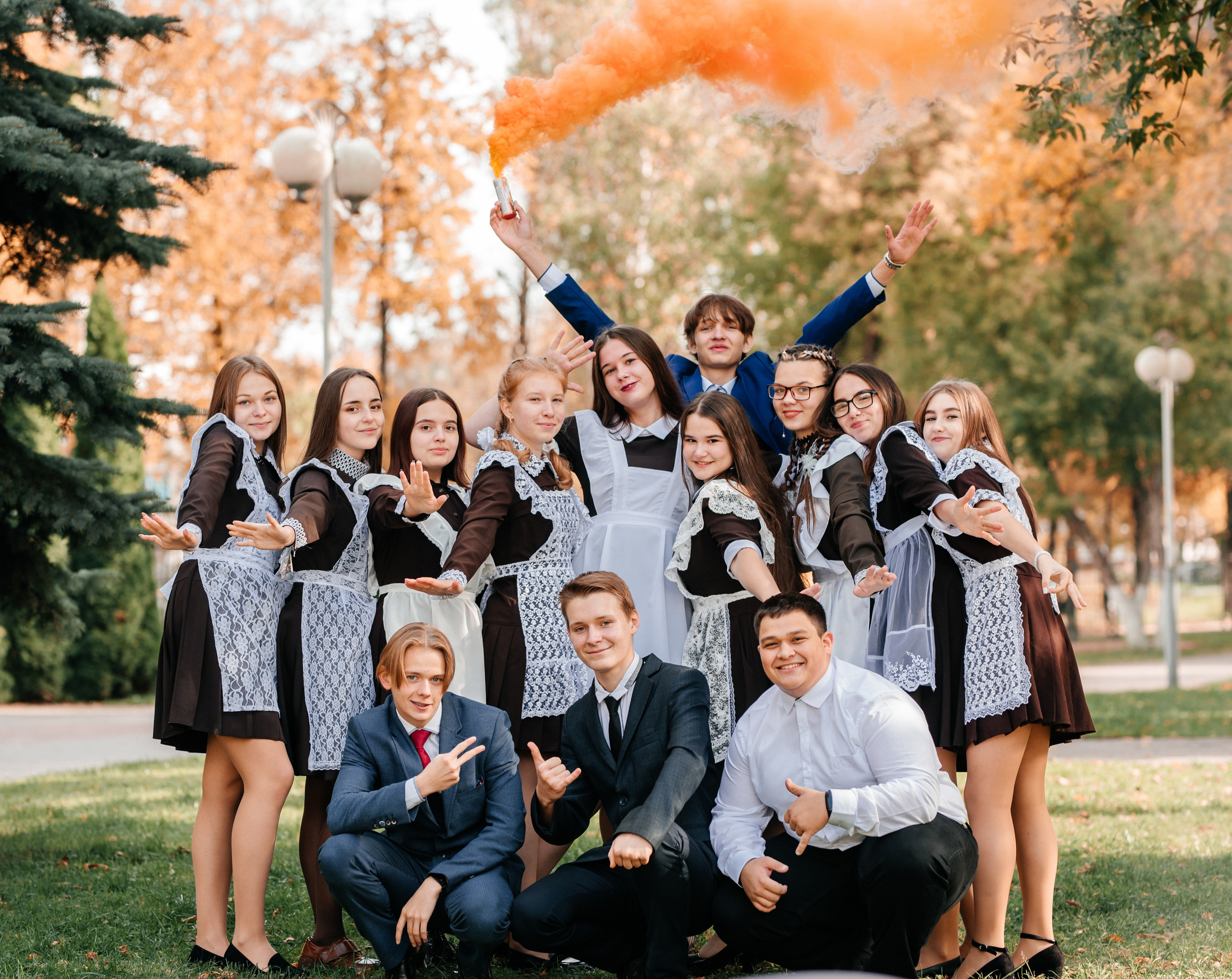 Осенние фотографии для выпускного альбома. Выпускные альбомы. Школьный фотограф в Брянске и Москве Алла Жарикова