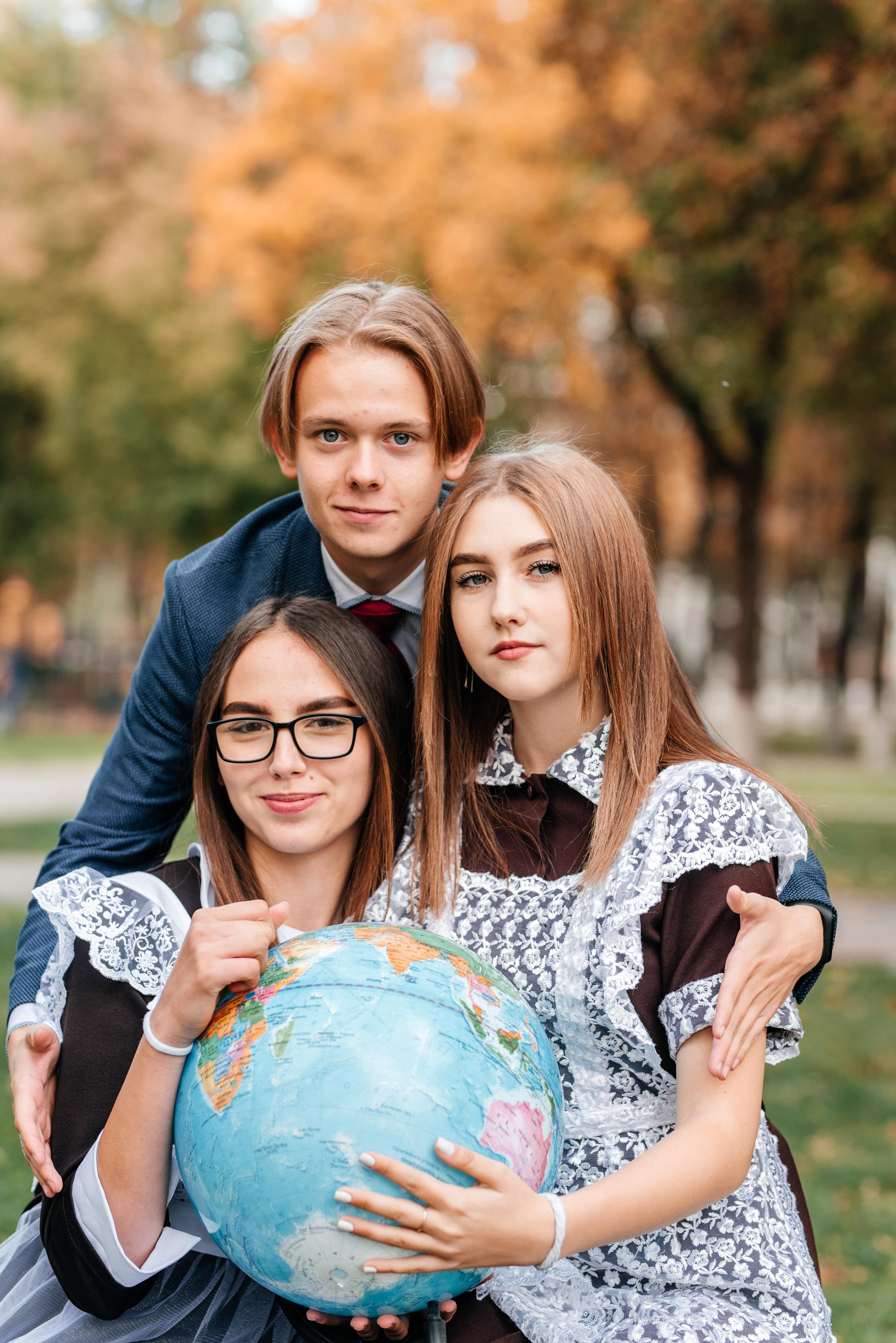 Осенние фотографии для выпускного альбома. Выпускные альбомы. Школьный фотограф в Брянске и Москве Алла Жарикова