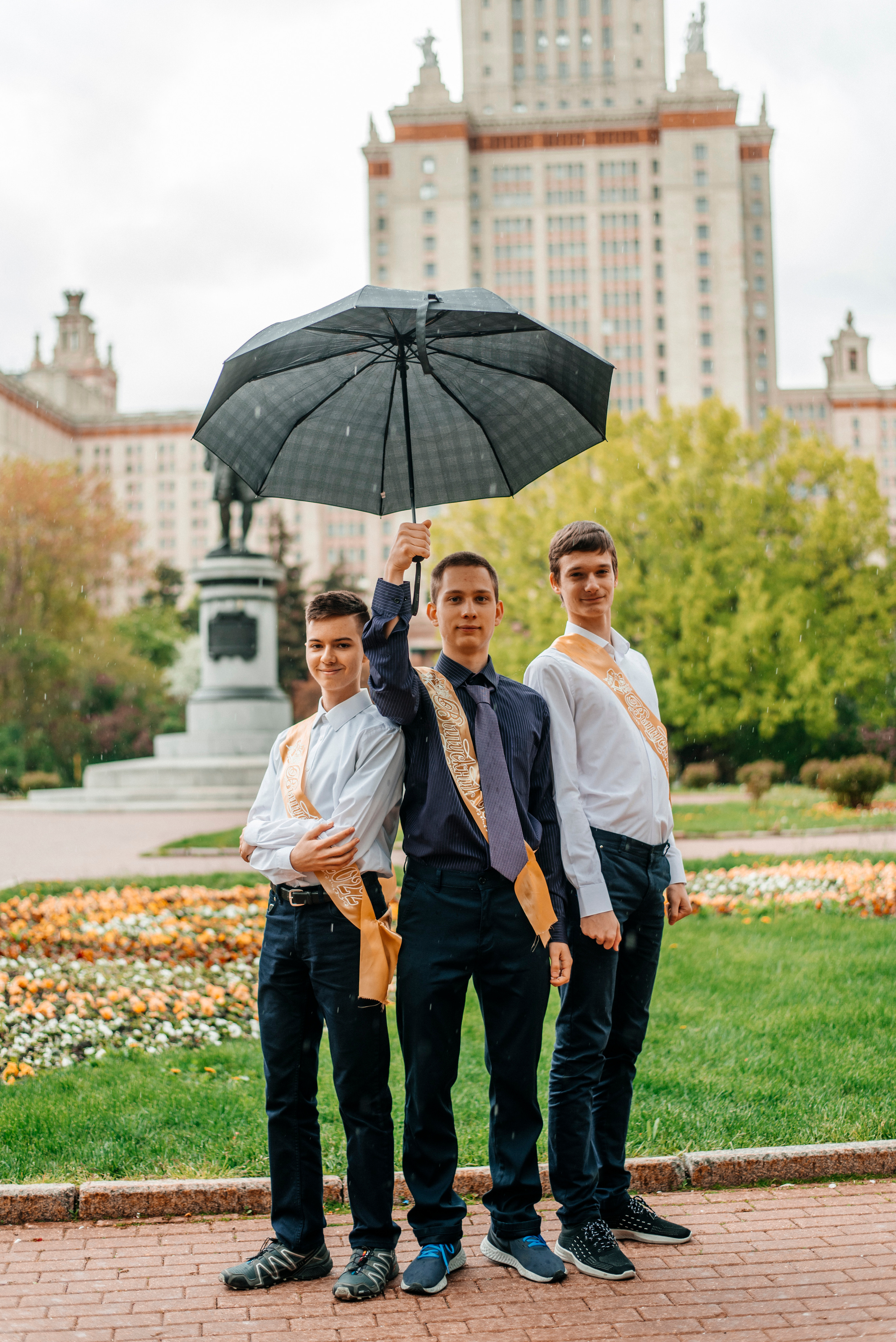 Весенние фотографии для выпускного альбома. Выпускные альбомы. Школьный фотограф в Брянске и Москве Алла Жарикова