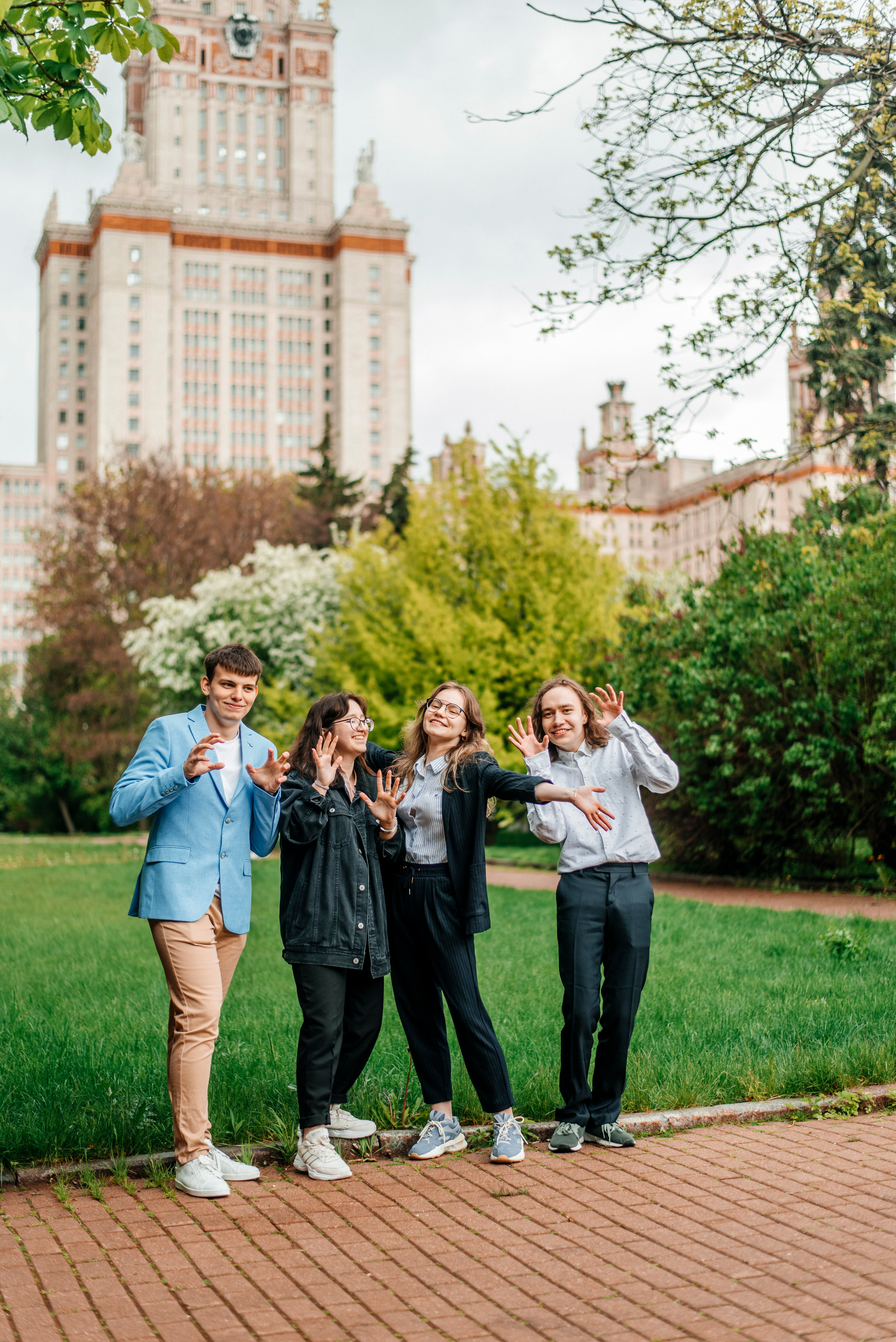 Весенние фотографии для выпускного альбома. Выпускные альбомы. Школьный фотограф в Брянске и Москве Алла Жарикова