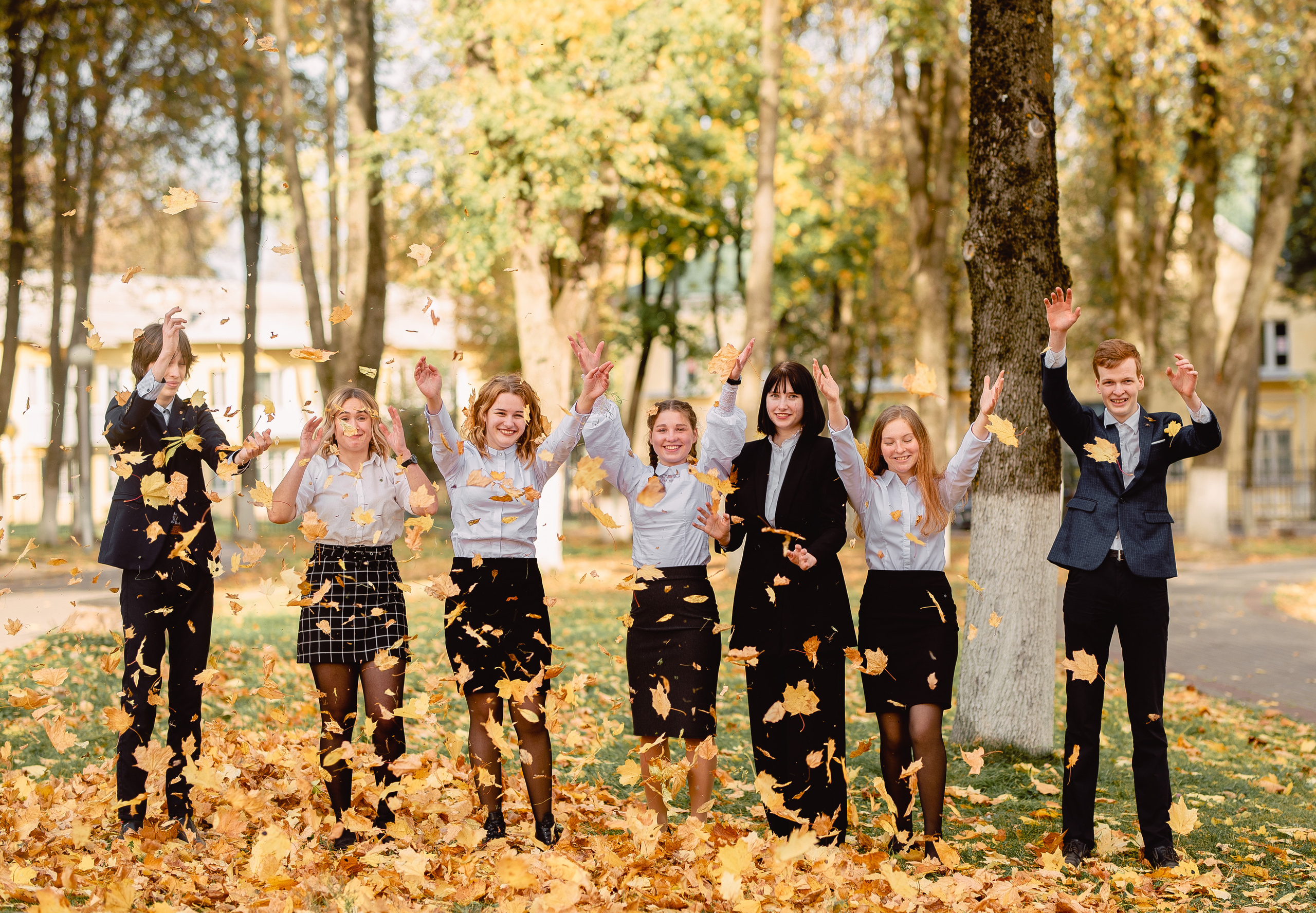 Осенние фотографии для выпускного альбома. Выпускные альбомы. Школьный фотограф в Брянске и Москве Алла Жарикова