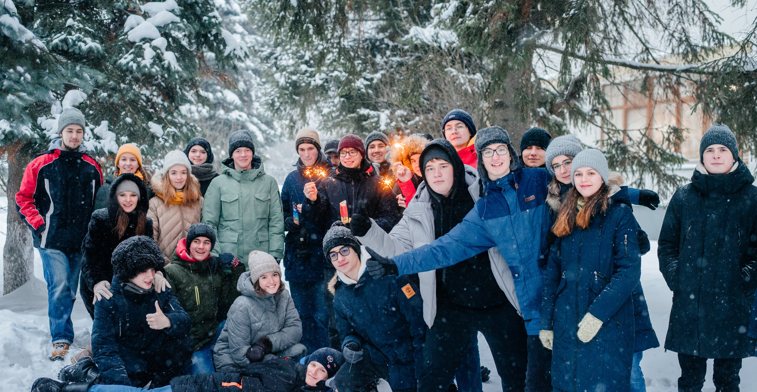 Зимние фотографии для выпускного альбома. Выпускные альбомы. Школьный фотограф в Брянске и Москве Алла Жарикова