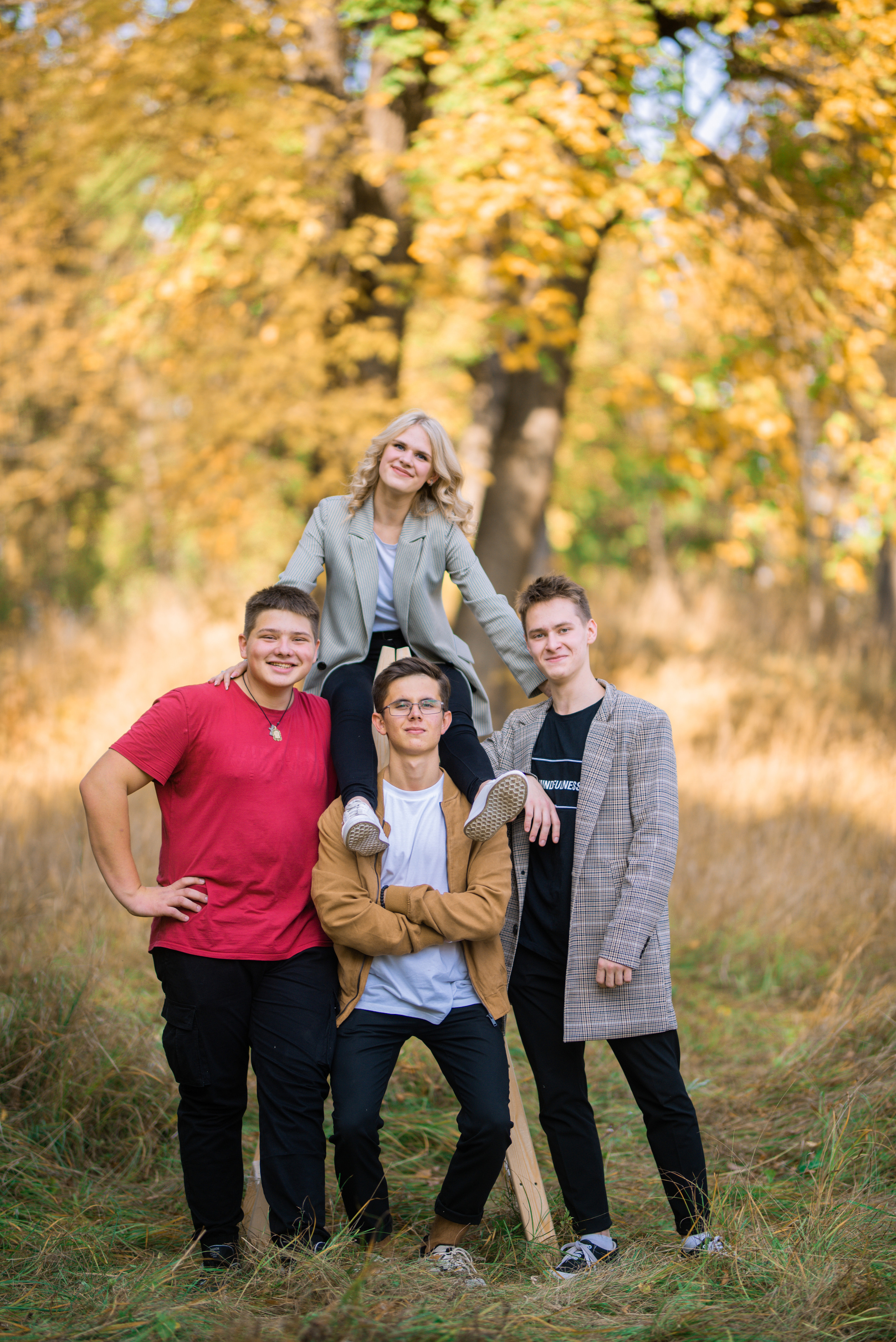 Осенние фотографии для выпускного альбома. Выпускные альбомы. Школьный фотограф в Брянске и Москве Алла Жарикова