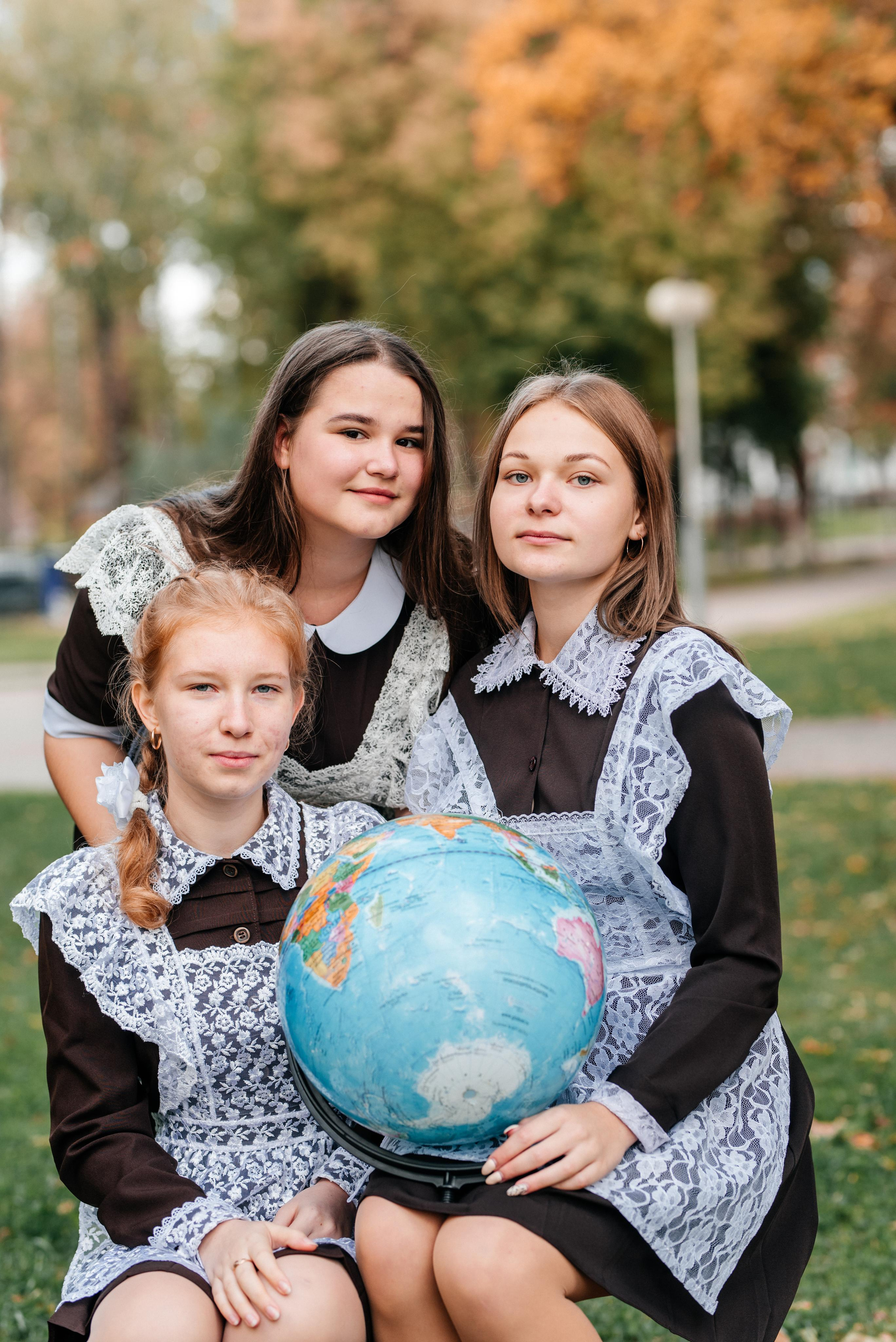 Осенние фотографии для выпускного альбома. Выпускные альбомы. Школьный фотограф в Брянске и Москве Алла Жарикова