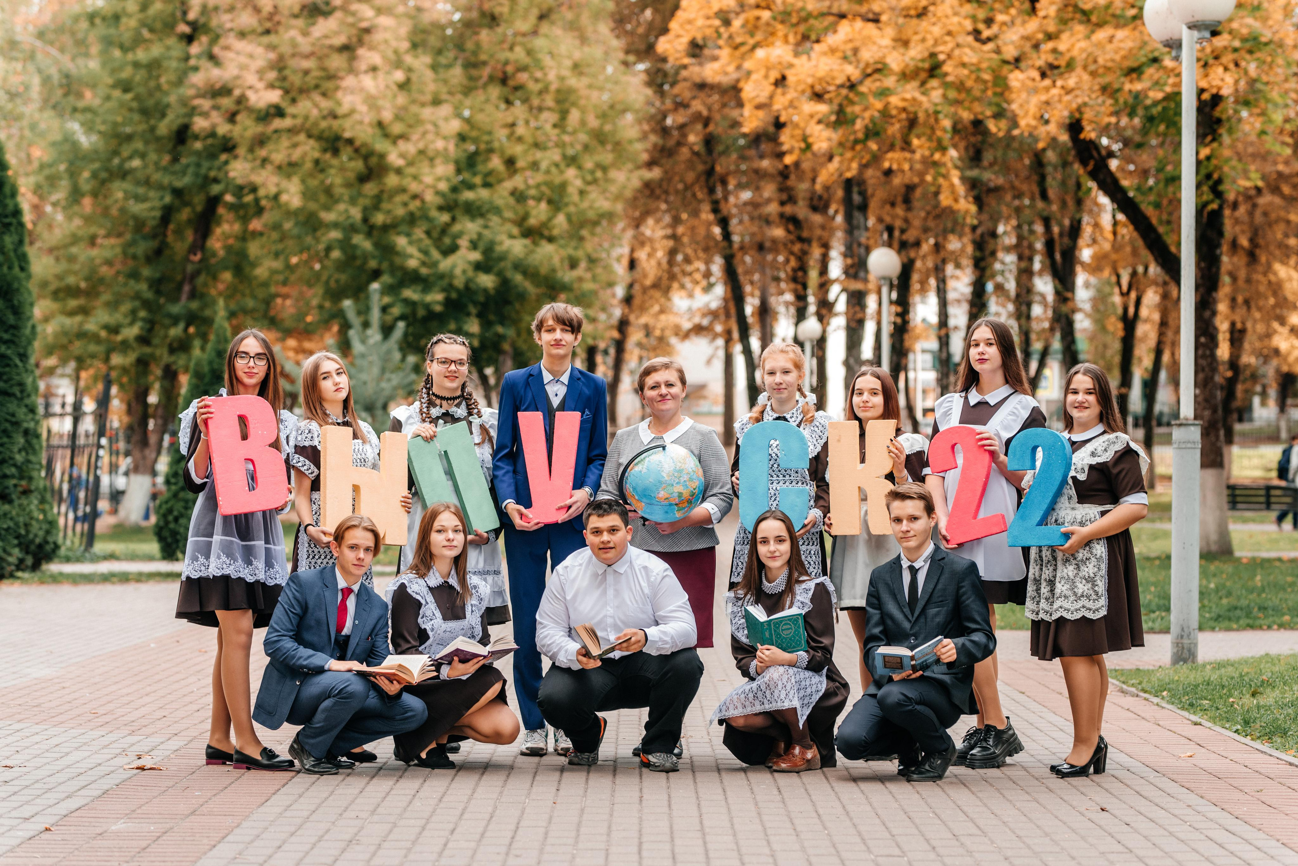 Осенние фотографии для выпускного альбома. Выпускные альбомы. Школьный фотограф в Брянске и Москве Алла Жарикова