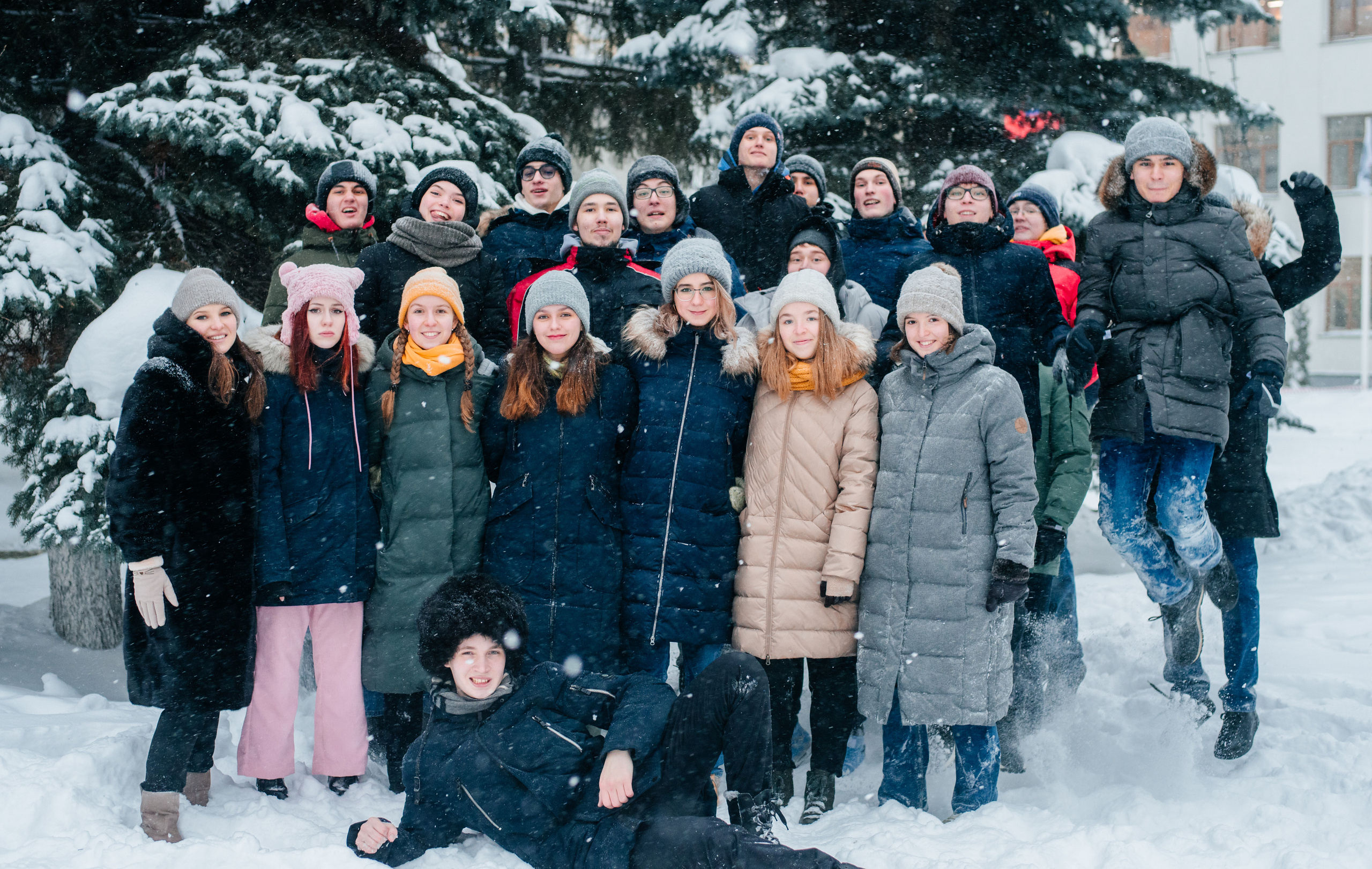 Зимние фотографии для выпускного альбома. Выпускные альбомы. Школьный фотограф в Брянске и Москве Алла Жарикова