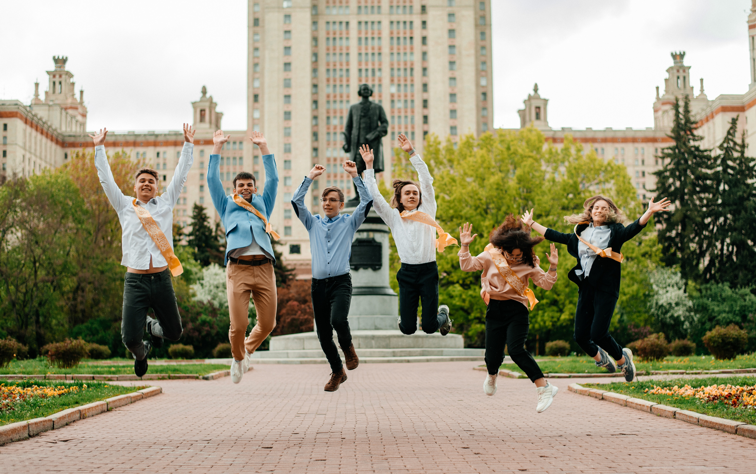 Весенние фотографии для выпускного альбома. Выпускные альбомы. Школьный фотограф в Брянске и Москве Алла Жарикова