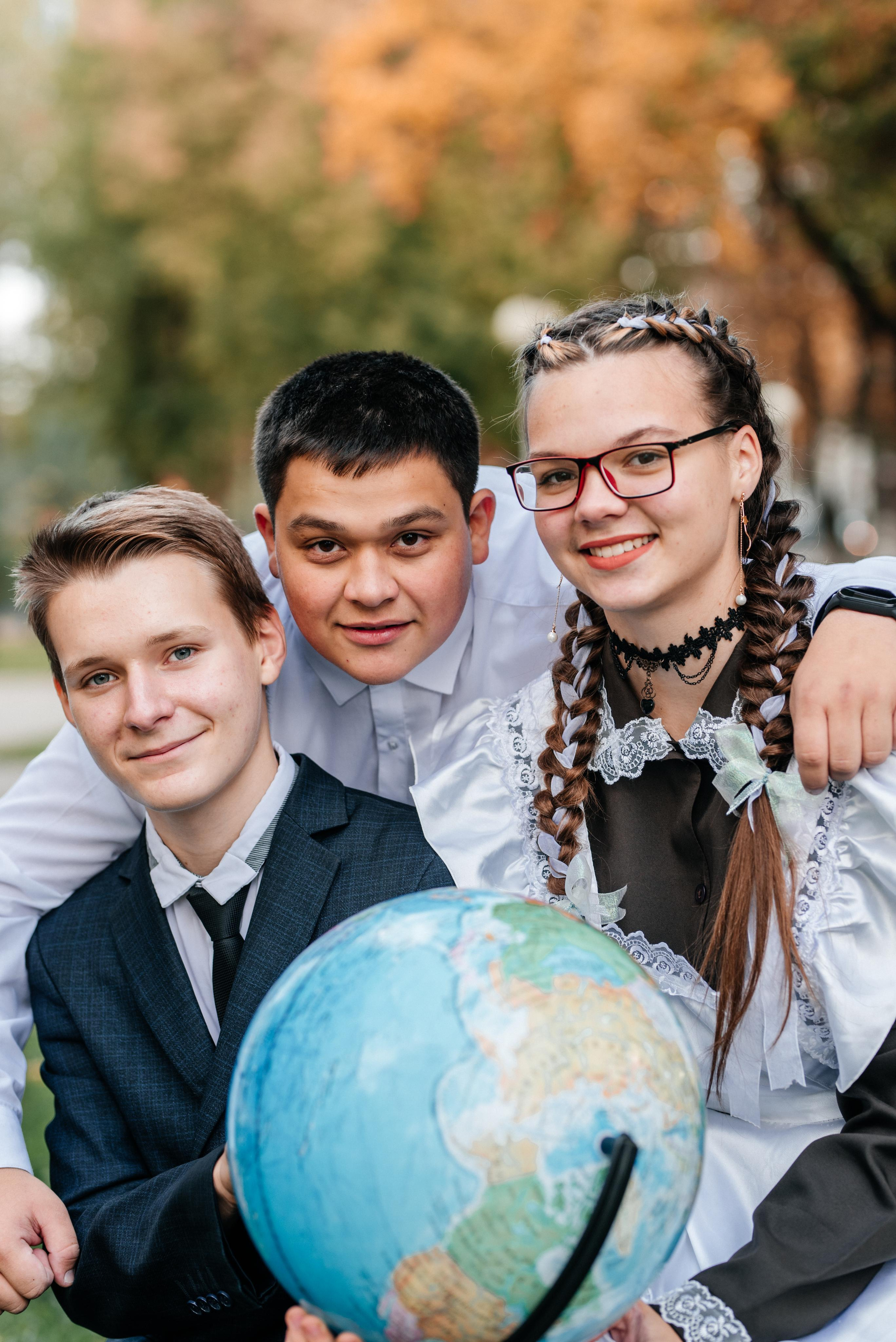 Осенние фотографии для выпускного альбома. Выпускные альбомы. Школьный фотограф в Брянске и Москве Алла Жарикова