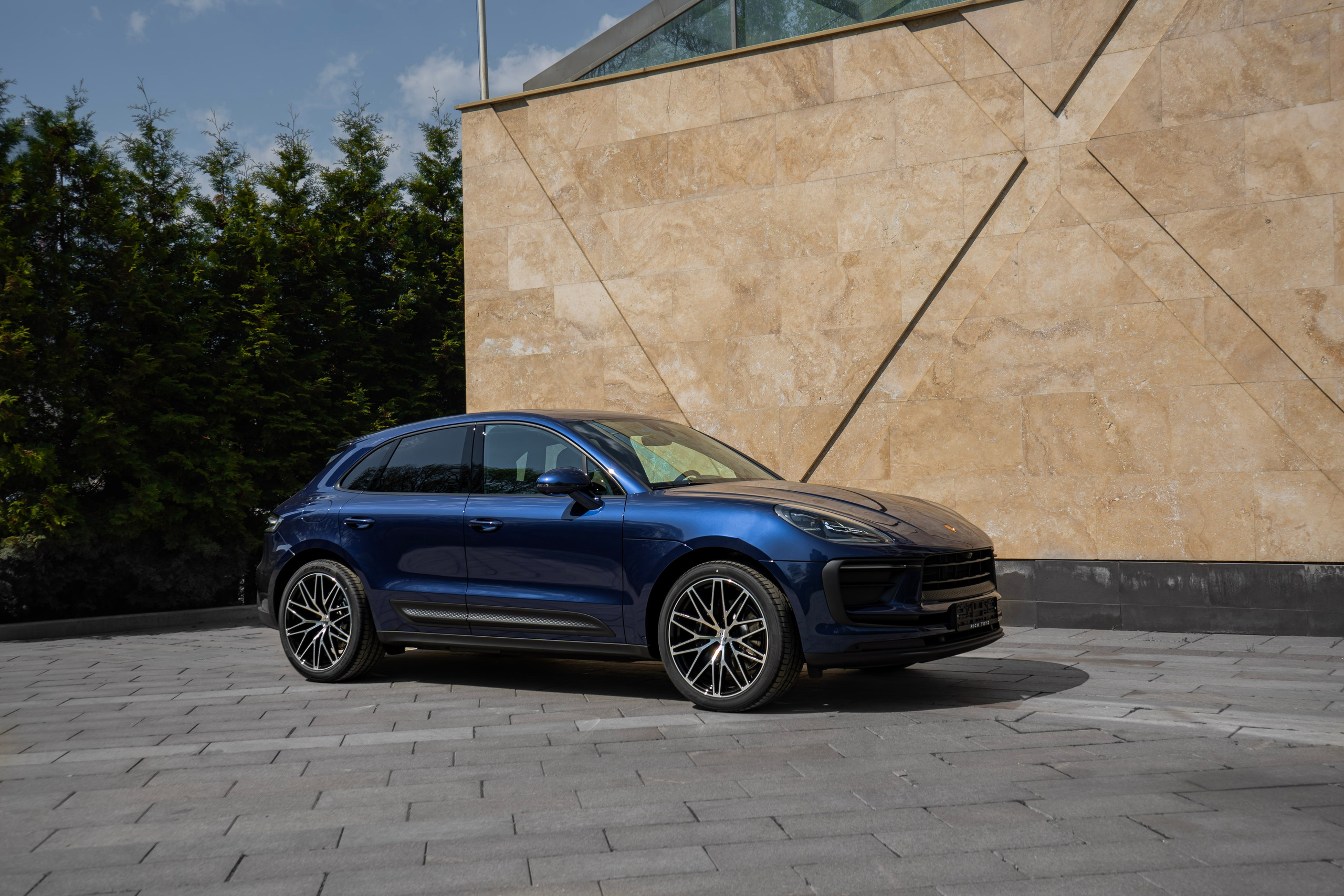 Porsche Macan. Автомобильный фотограф Ногинск Денис Городок