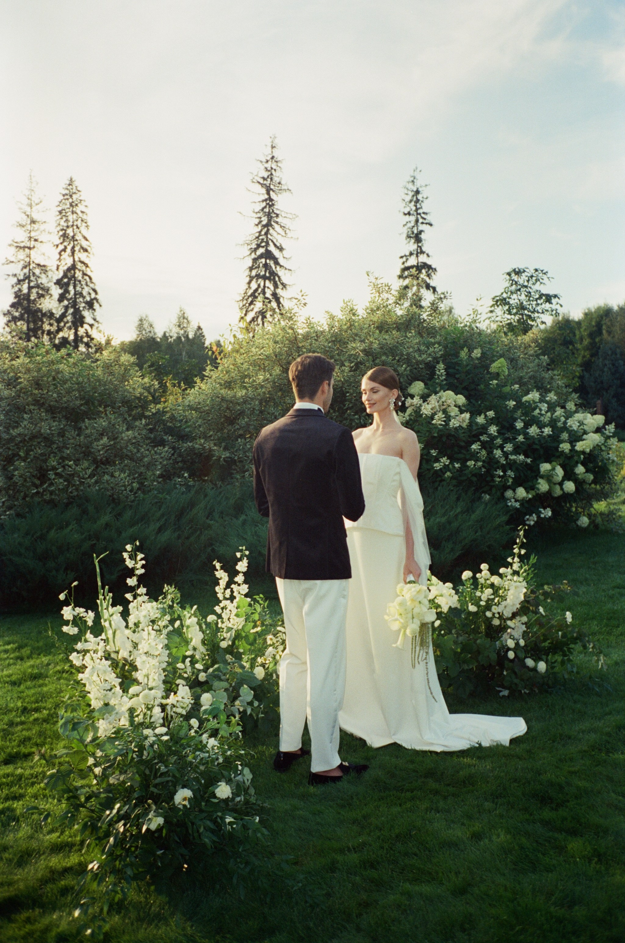 Фотограф на фотосъемку на пленку в Москве. Пленочный фотограф в Москве