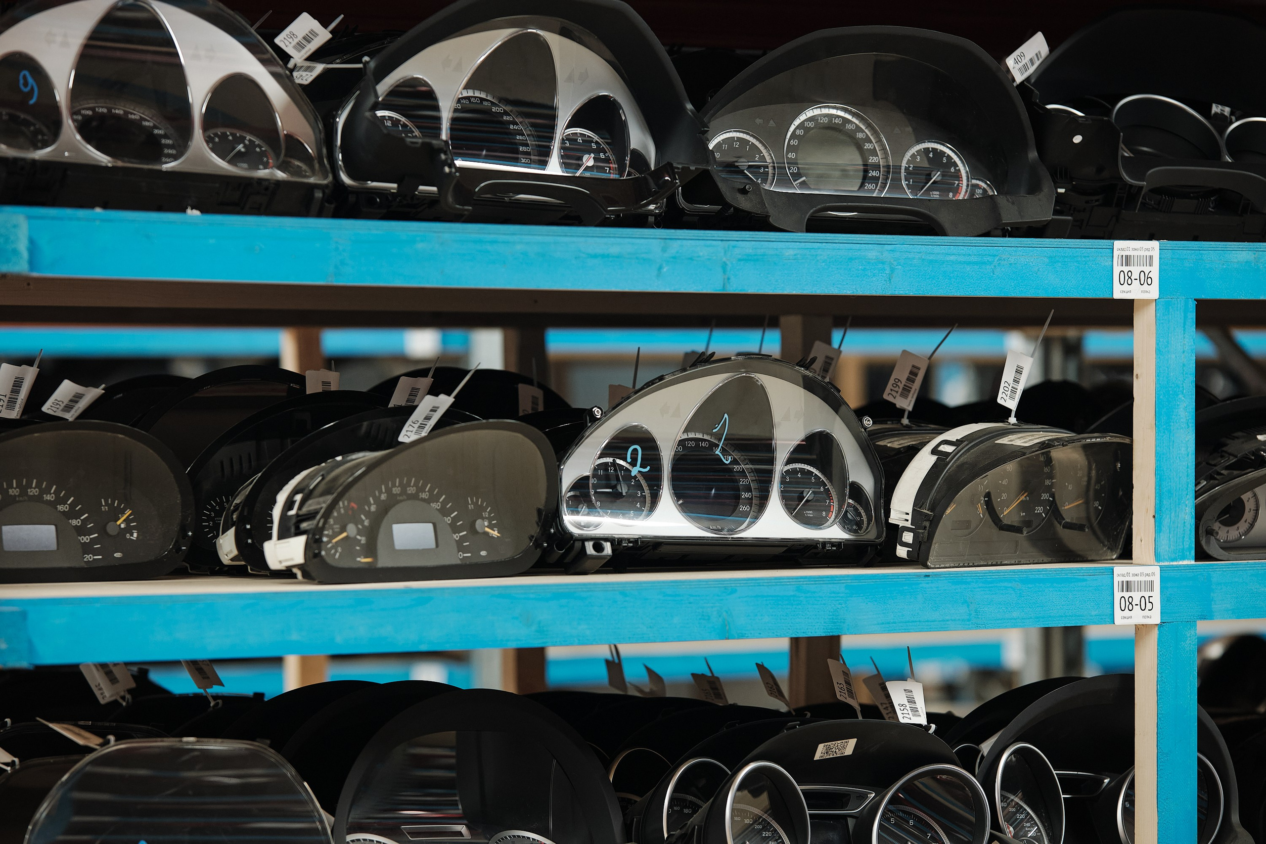 «Оригинальная панель приборов Mercedes-Benz W213 с дисплеем»«Консоль центральная Mercedes-Benz E-Class W213 с элементами управления»«Руль Mercedes-Benz S-Class W222 с кнопками и подогревом»«Сиденье переднее левое Mercedes-Benz GLC X253 с электроприводом и памятью»«Обшивка двери правая Mercedes-Benz C-Class W205 оригинальная деталь»«Подлокотник центральный Mercedes-Benz V-Class W447 с отделением для хранения»«Панель управления климат-контролем Mercedes-Benz GLS X167 оригинал»«Декоративная накладка торпеды Mercedes-Benz A-Class W177 с алюминиевым эффектом»«Кнопка запуска двигателя Mercedes-Benz GLE W167 оригинальная запчасть»«Подсветка салона LED Mercedes-Benz CLA C118 с настройками цвета»«Коврики салона Mercedes-Maybach S-Class W223 оригинальные»«Подголовник заднего сиденья Mercedes-Maybach GLS X167 с электроприводом»