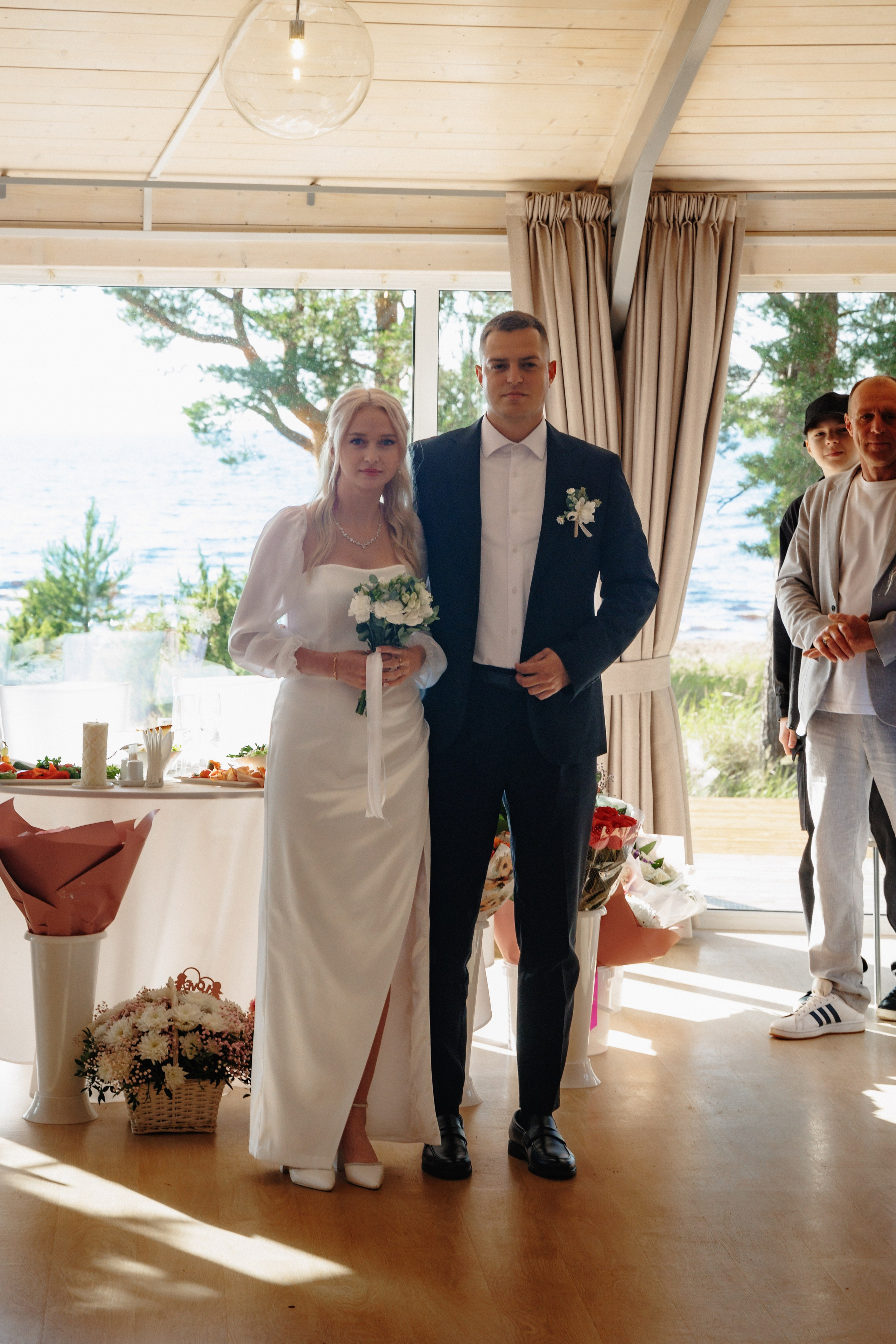 Максим и Ирина на базе Заостровье банкет. Свадебный и семейный фотограф в г. Волхов Алексей Кочерыжкин